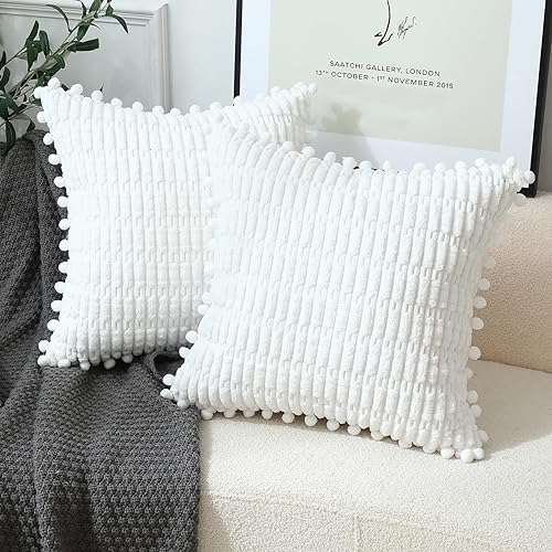sykting Juego de 2 fundas de almohada blancas de 18 x 18 pulgadas, suaves, a rayas, bohemias, decorativas, con pompones, para sofá, cama, sala de