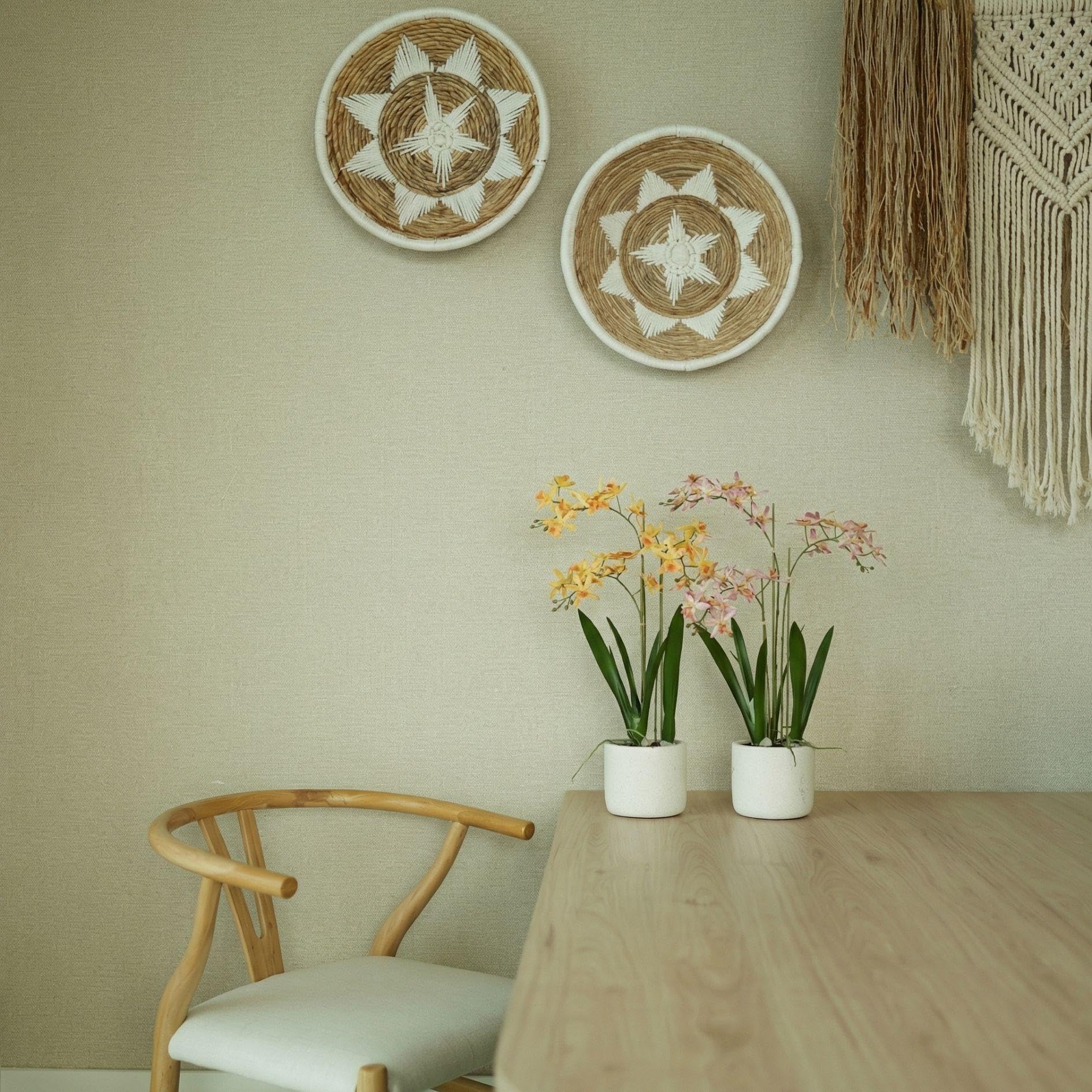 Renanthera sztuczna orchidea 56 cm w doniczce – żółta pomarańczowa roślina kwitnąca sztuczna roślina w szarej doniczce – realistyczna dekoracja storczyków, bez pielęgnacji, piękna przez cały rok