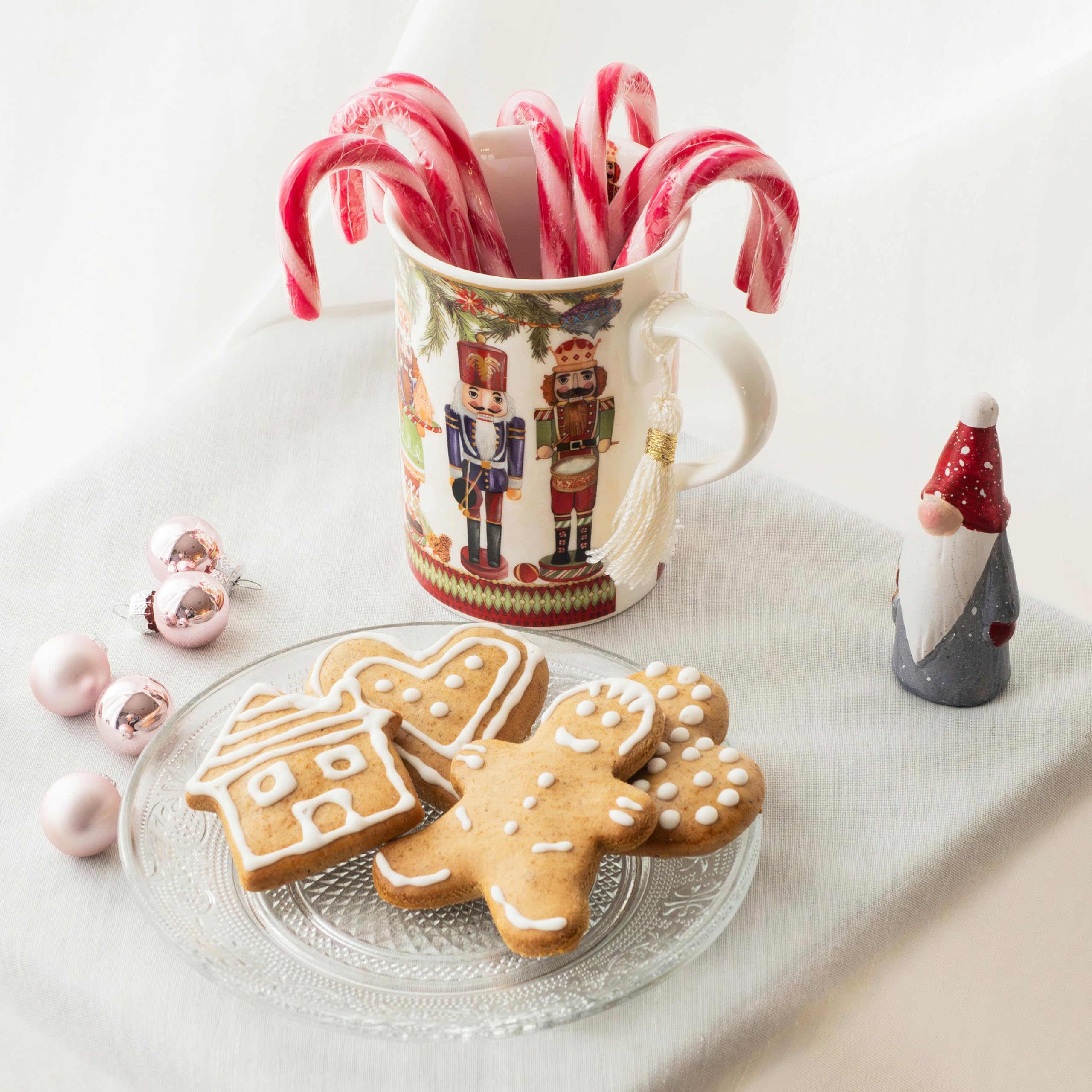 Beckys Zuckerstangen Erdbeergeschmack - 12 rot-weiße Candy Canes, 12g pro Stück - in roter Geschenkbox - Perfekt für Weihnachtsdeko, Baumdeko & als Süßigkeit für den Weihnachtsteller