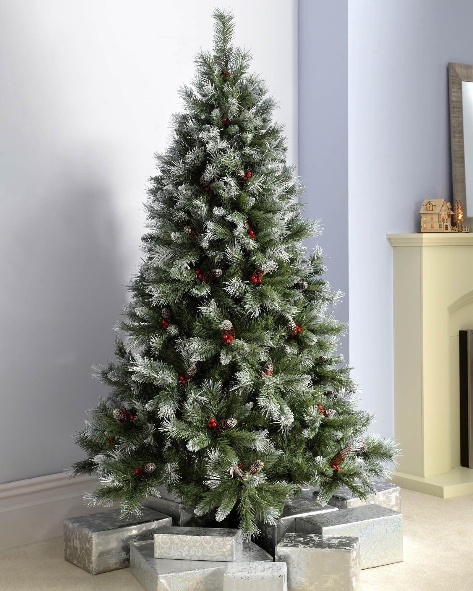 WeRChristmas 5 ft/1,5 m-scandinave Épicéa Bleu Arbre de Noël avec Pommes de pin et Baies et Branches à charnières Facile à Monter