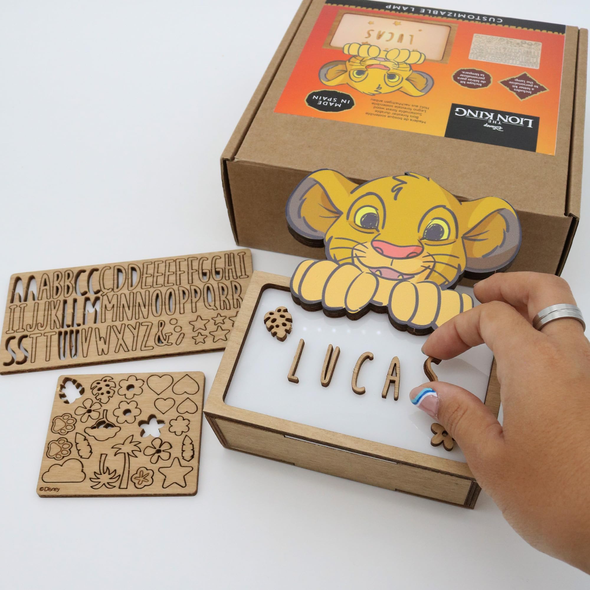 WONDEE Disney Lampada Re Leone Simba Bambini Personalizzata Con Nome - Lampada Luce Notturna Bambini Simba, Regali Neonato e Regalo Battesimo Bimbo e Bimba, Disney idee Regalo Re Leone