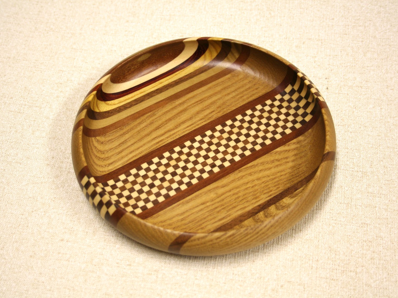 【新品】伝統工芸 箱根寄木細工　菓子器 ６寸 無垢作り Amazon.co.jp: 寄木細工 ムク6寸菓子器 : ホーム＆キッチン