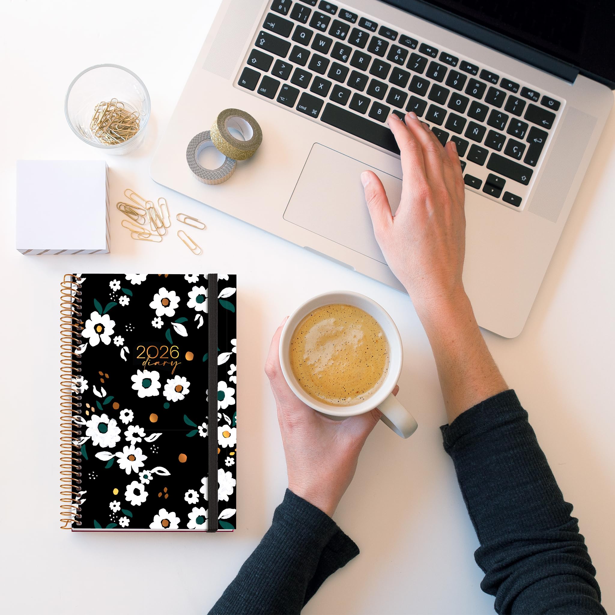 Agenda Semainier 2026 Miquelrius A6+ - Couverture Rigide, Spirale, Fermeture élastique, Papier 80 G/m², Bilingue