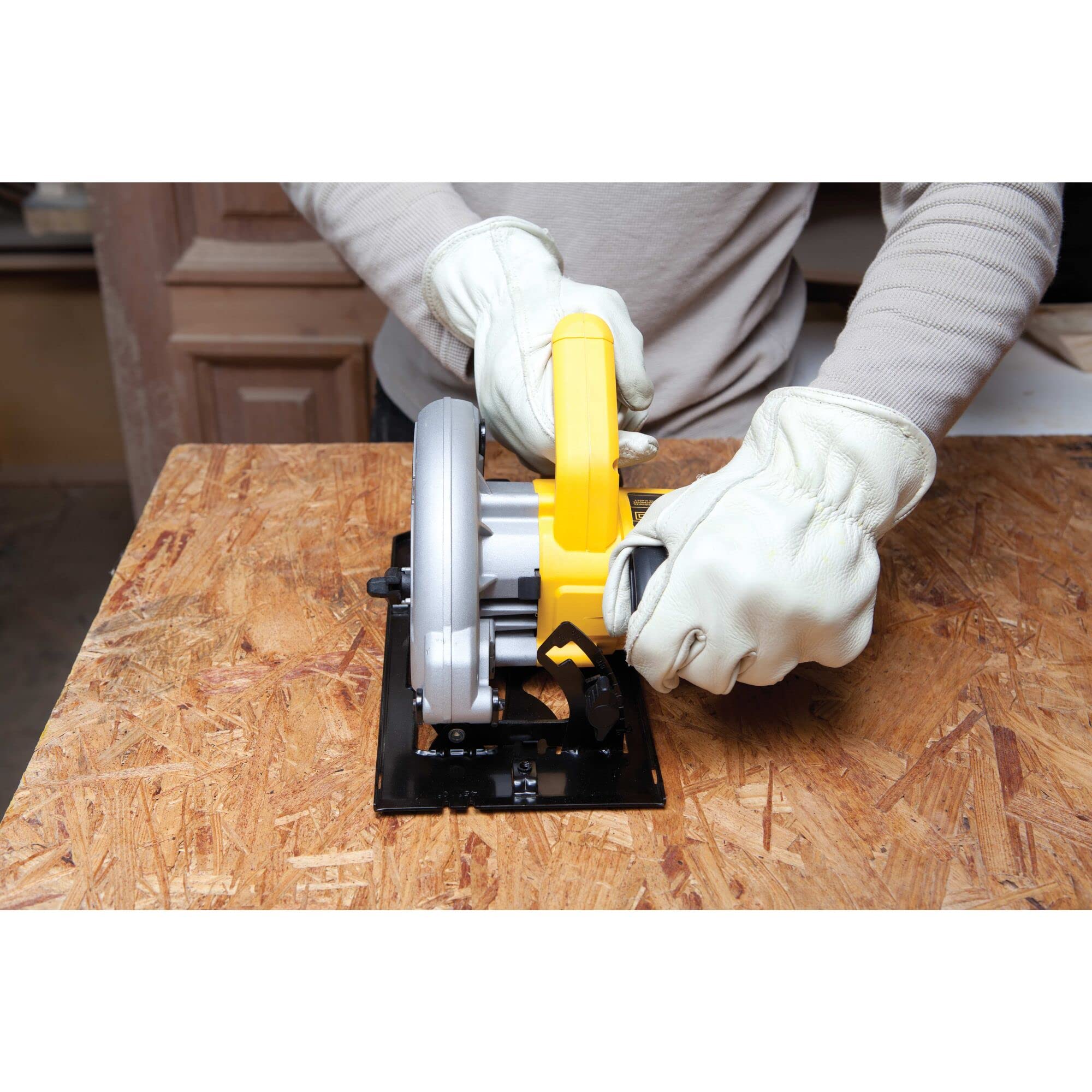 DEWALT DWE560-QS - Sierra Circular, 1350W, Disco de 184 mm, Profundidad de Corte Máxima 65 mm, Velocidad 5500 rpm, Diseño Compacto y Ligero, Incluye Guía Paralela y Adaptador para Extracción de Polvo