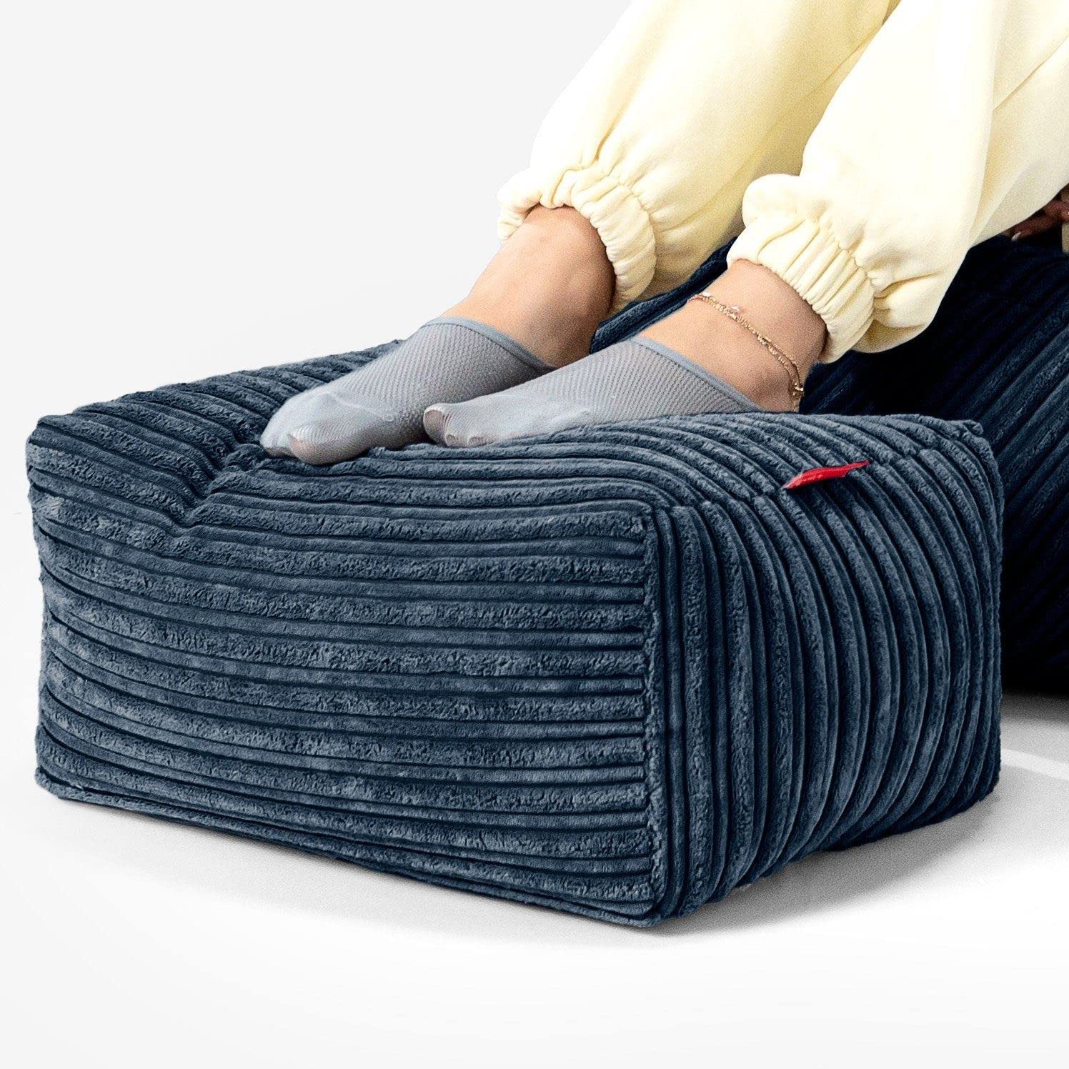 Pouf poggiapiedi rotondo in velluto blu anatra Milano | Maisons du Monde