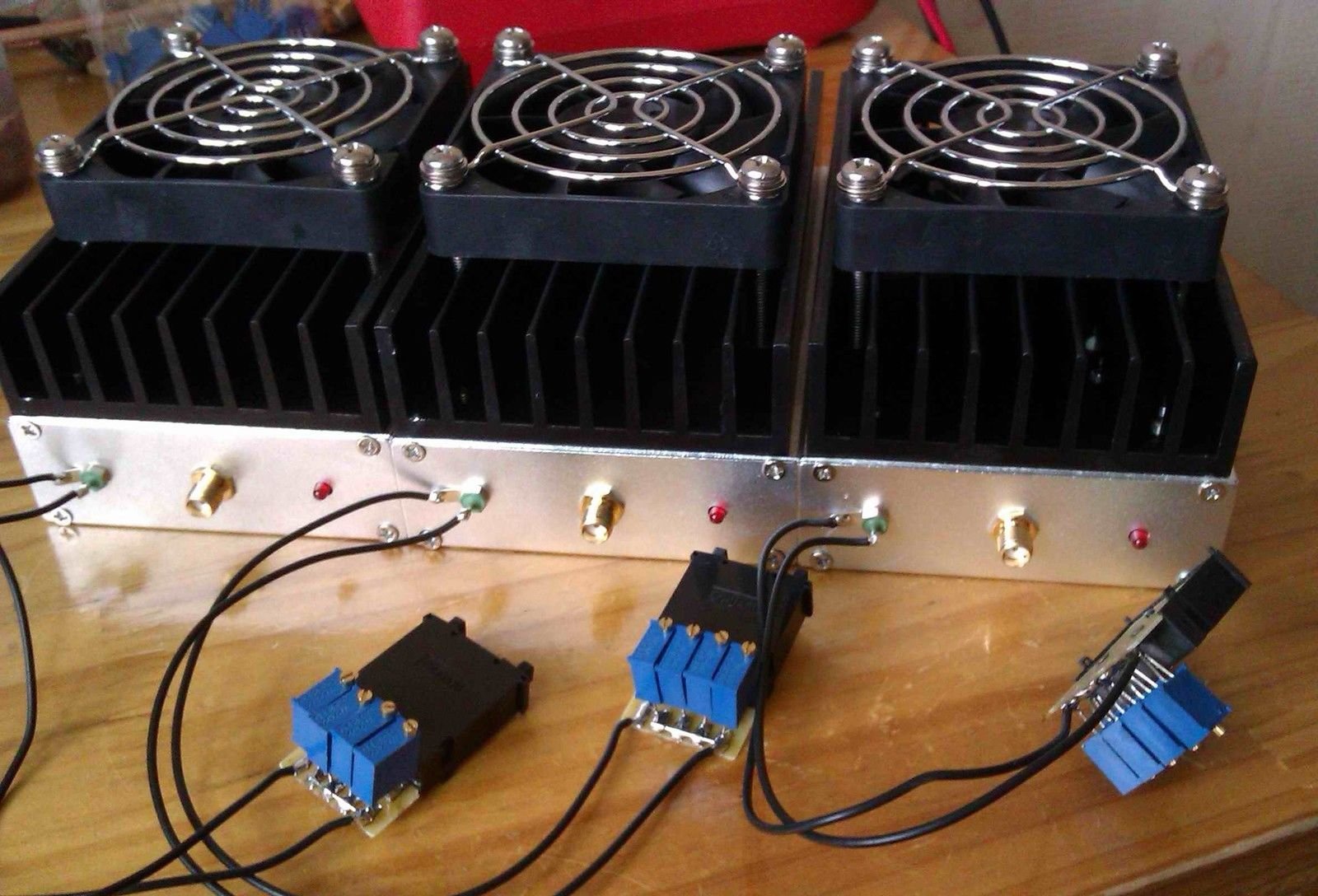 Amplificateur UHF Triax T340012 - 5V 12 DB 470-862 MHz - Neuf