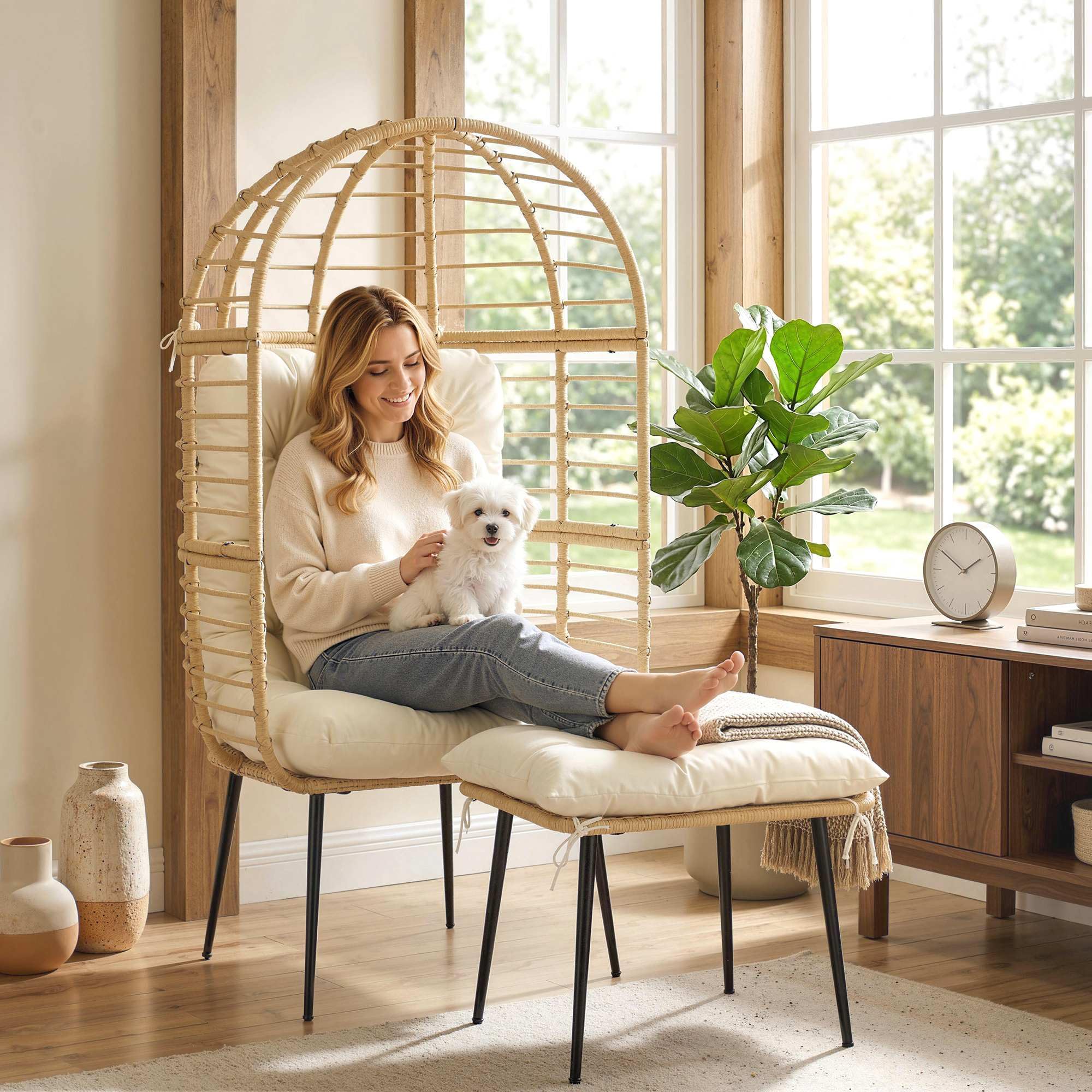 Outsunny Fauteuil de jardin avec tabouret en forme d'œuf - Avec coussins longs et épais - Cadre en métal - Style bohème - Pour salon, jardin, balcon, terrasse - Beige