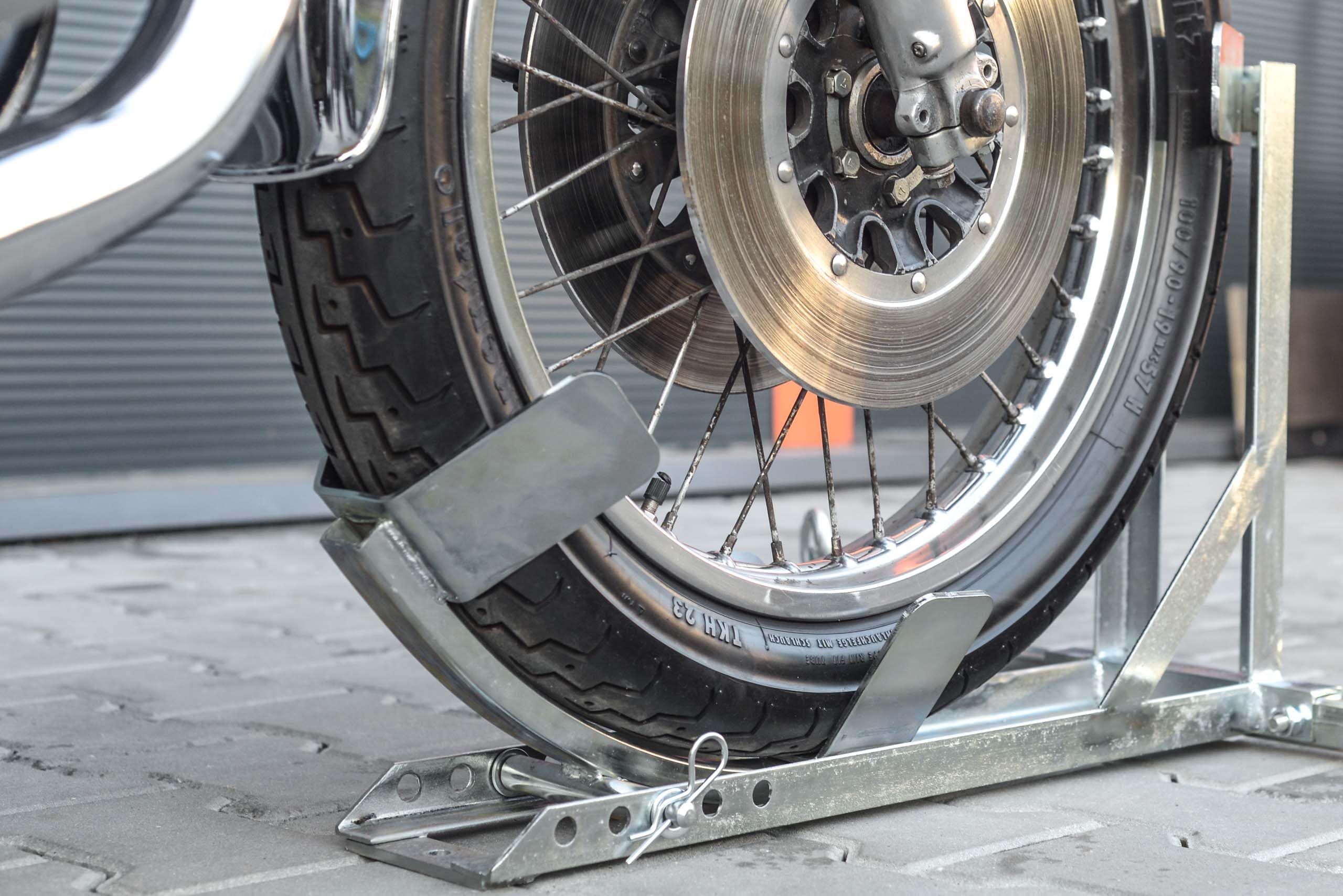 Motorradwippe Motorradständer Radwippe Transportständer für vorne HLP schwarz