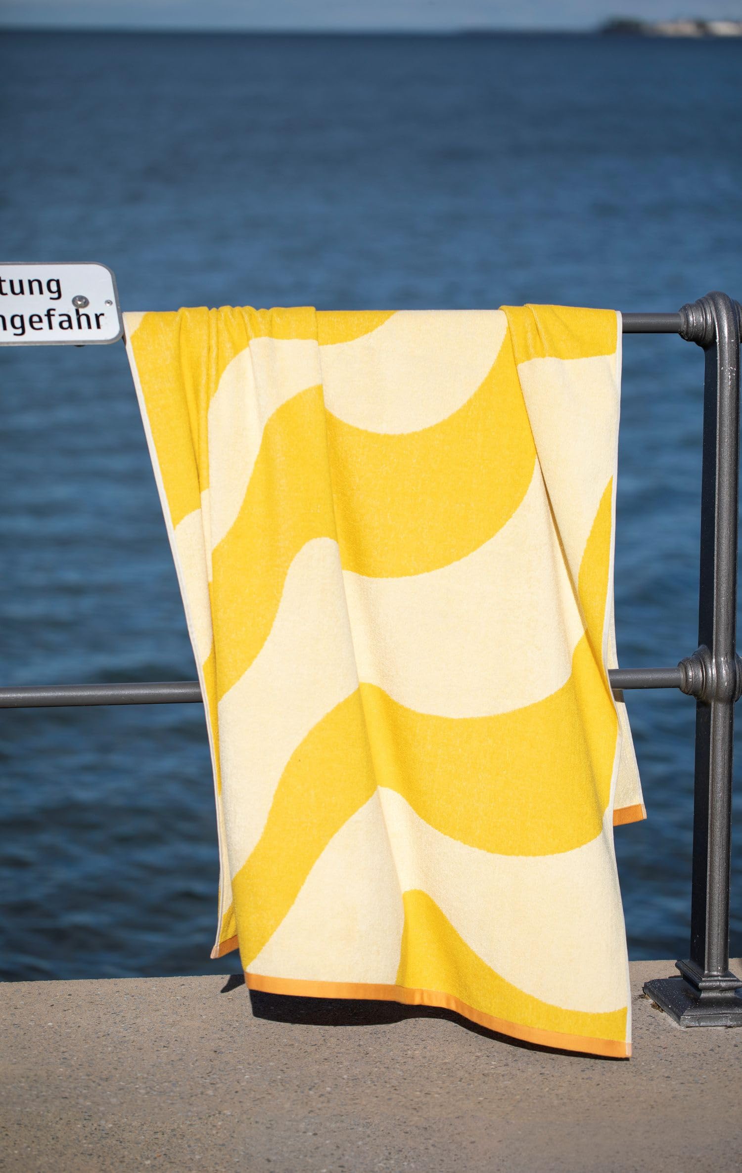 David Fussenegger Playa Frottee- Strandtuch 'Retro Waves' 140 x 180 cm Hellgelb