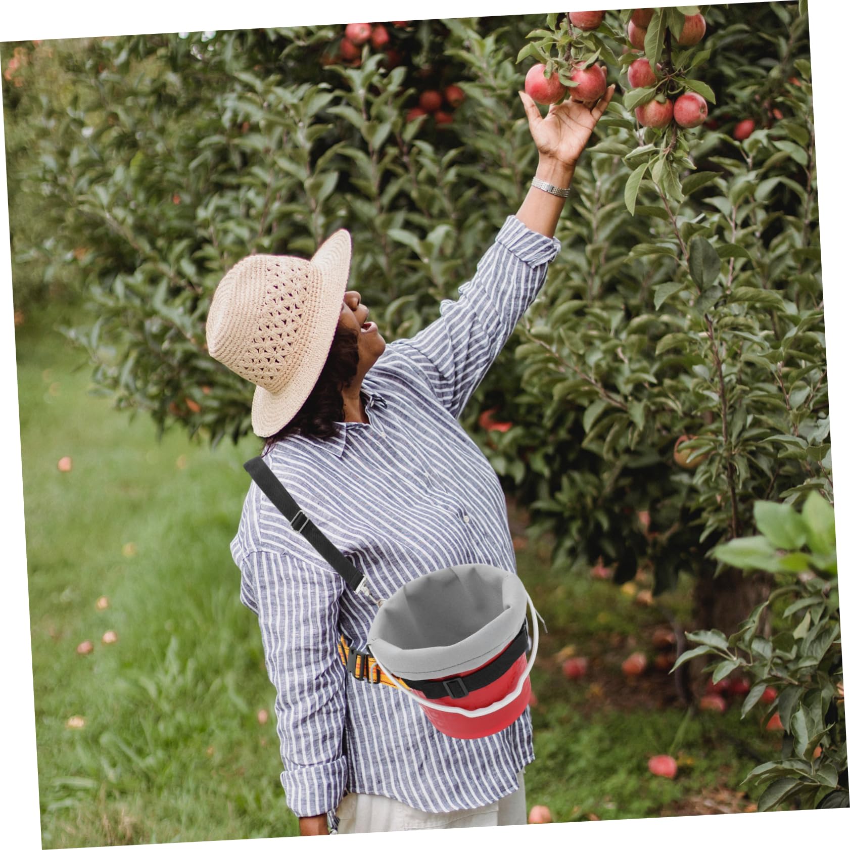 Milisten Panier de Cueillette pour Fruits avec Doublure Protectrice et Sangle Croisée Réglable, Panier en Plastique Marron Récolte de Petites Baies Jardin
