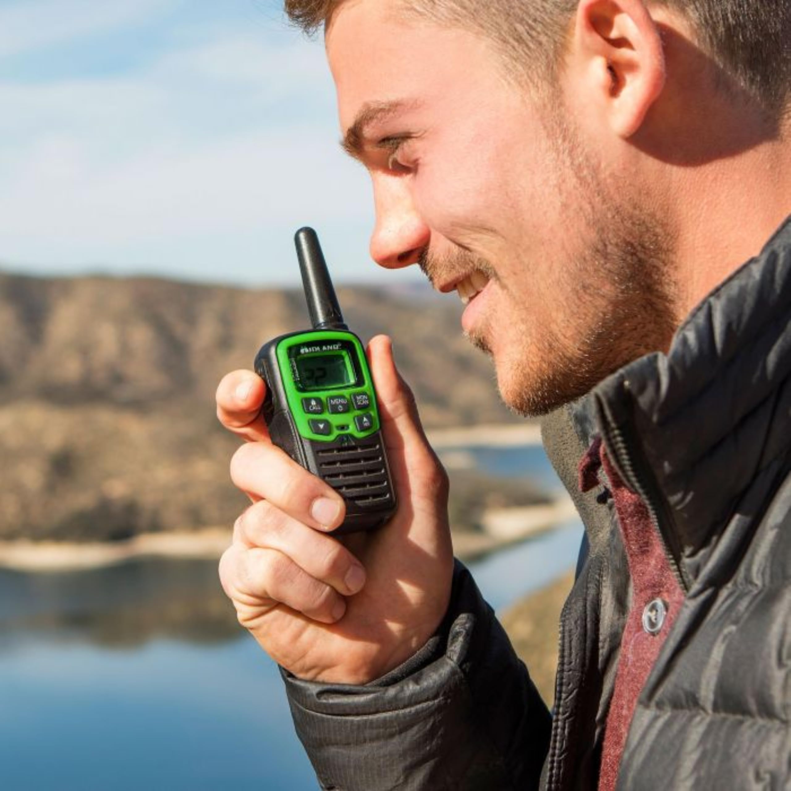 Midland XT30 PMR-Funkgerät mit Akku & Ladekabel, 6 km Reichweite, 16 Kanäle, VOX-Funktion, Walkie Talkies mit hervorragender Sprachqualität, Paar, grün