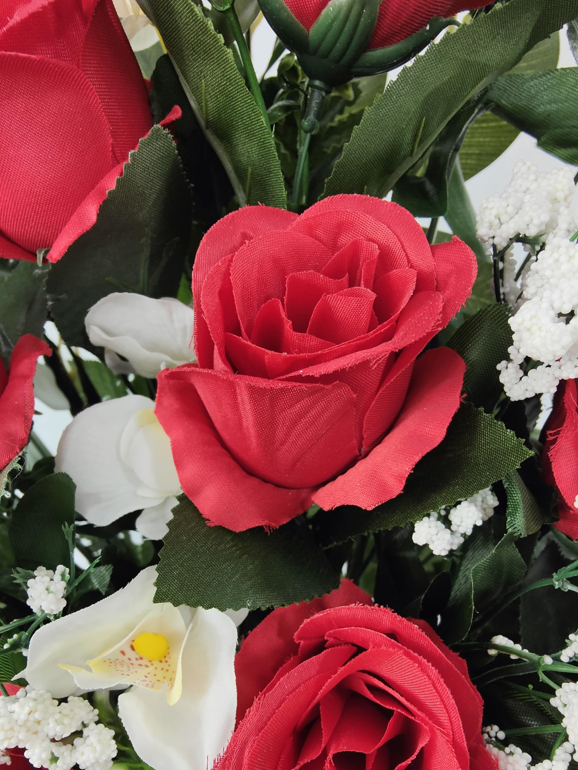 DRW Centre de fleurs artificielles rouge et blanc pour cimetière, mariages, églises avec roses et orchidées 60 x 60 x 15 cm