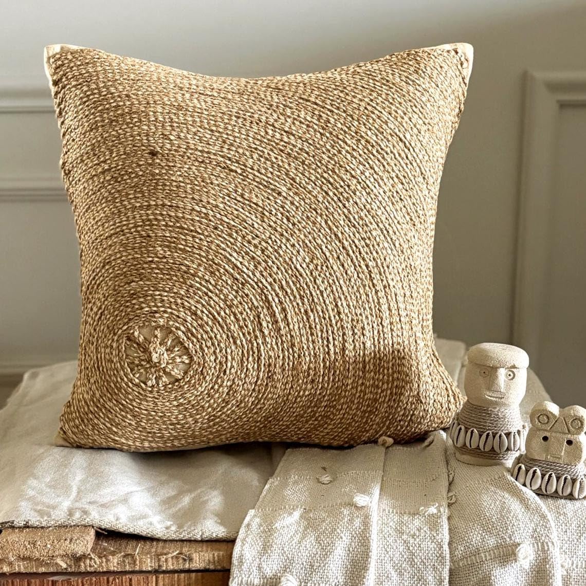The HomeCentric Ecru Set di 2, 50x50 cm Lino Di Cotone Designer Toss Pillows, Cavo Di Iuta, Ricamo Beige Cotone Federa Lettino, Contemporaneo Cerchi e Punti Federe per cuscini - Back To Earth