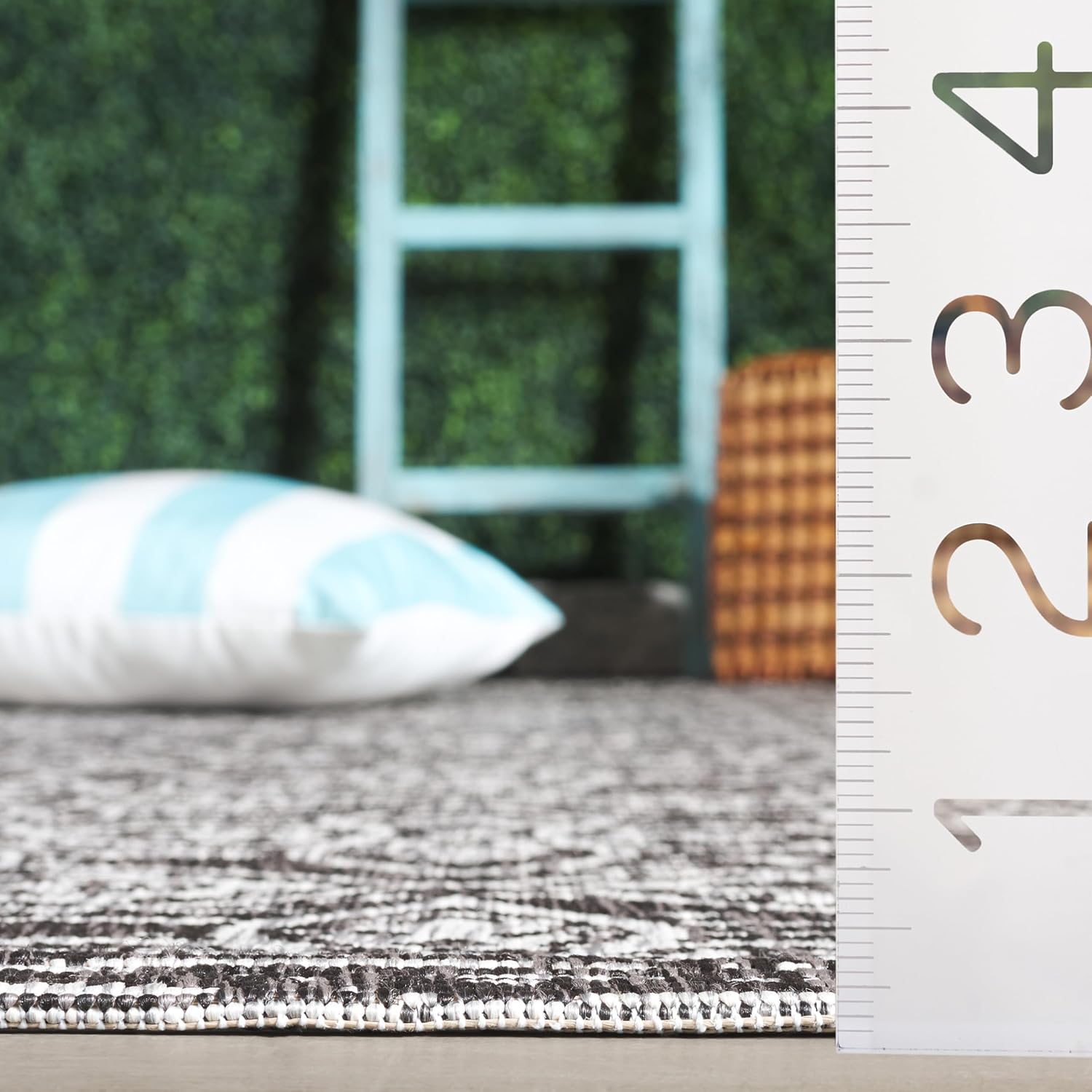 SAFAVIEH Washable Rug Outdoor Courtyard Collection - 5'3" x 7'7", Black & Light Grey, Non-Shedding & Easy Cleaning, Ideal for Patio, Backyard, Mudroom (CY8066-37621)