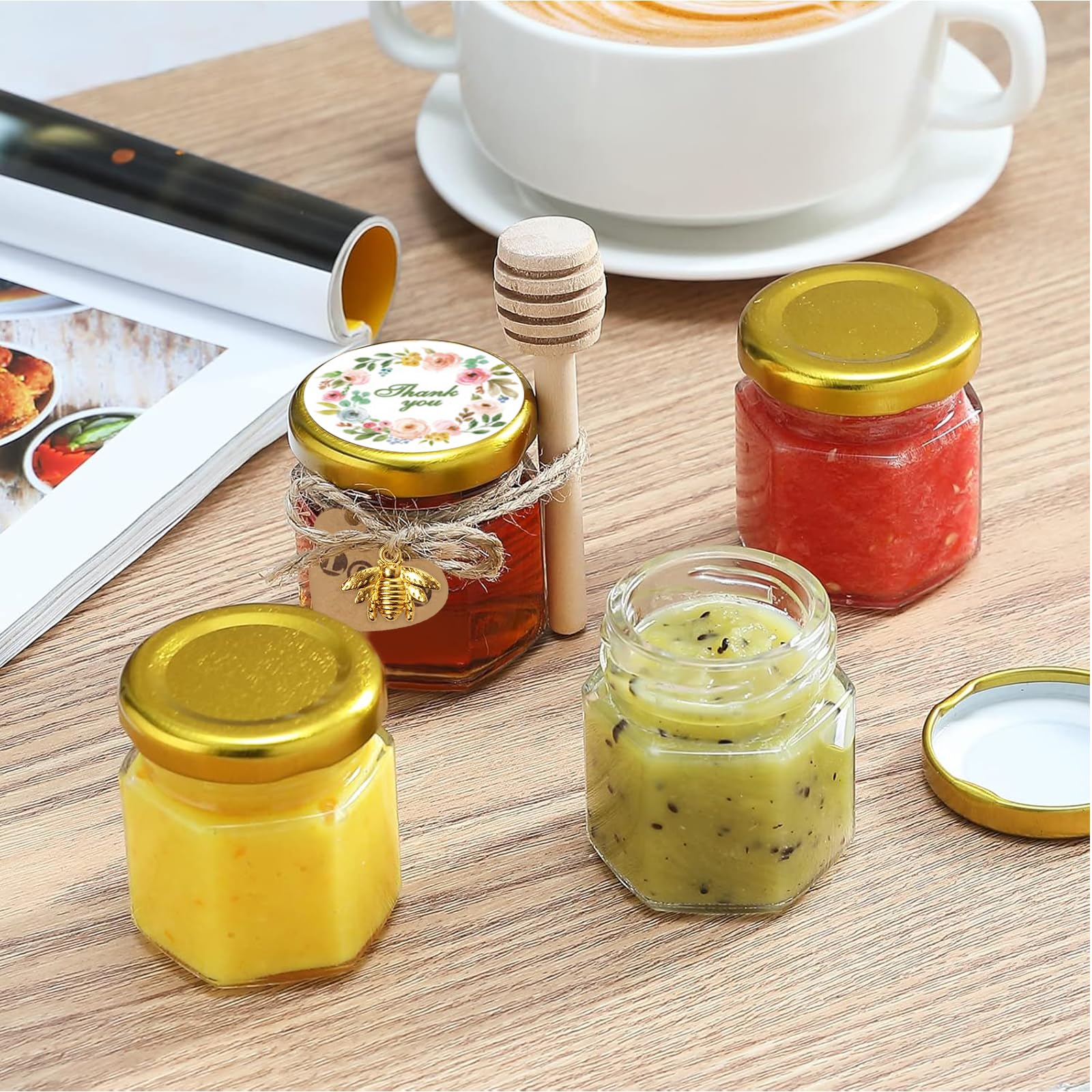 30 pièces de Pots à Miel Verre,Mini Pots À Miel En Verre Hexagonaux de 45 ml avec couvercle à vis,pot miel en verre hexagonal,couvercles dorés,pendentifs abeilles,sacs en gaze