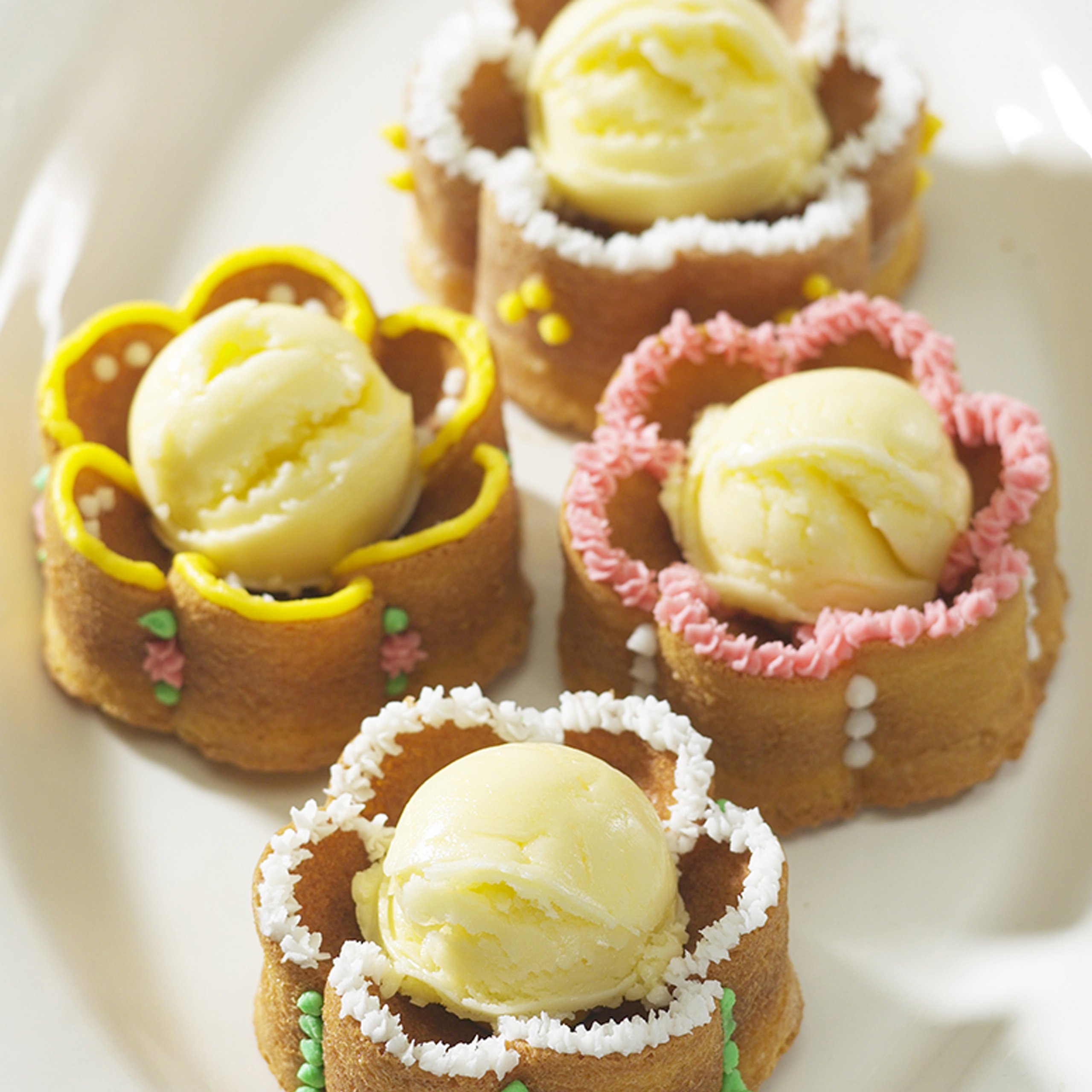 Nordic Ware Platinum Buttercup Cakelet Pan : Amazon.sg: Home