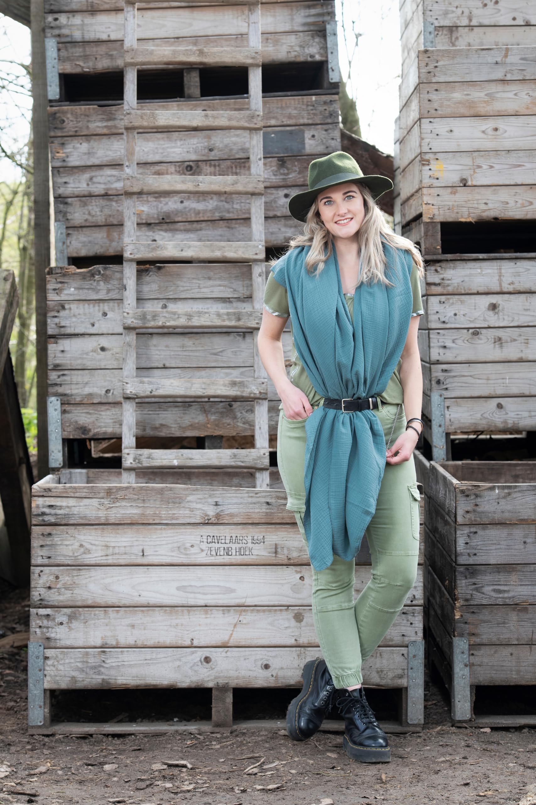 KNIT FACTORY - Liv Pareo/XL Schal - Strandtuch, XXL Schal und Pareo in einem - Multifunktionales Musselintuch - Sommer handtuchkleid - Damen Pareo aus 100% Bio-Baumwolle
