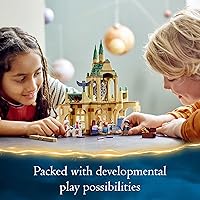 Vista 3 de LEGO Harry Potter Hogwarts Hospital Wing 76398 Kit de castillo de juguete de construcción con torre del reloj, El prisionero de Azkaban, incluye