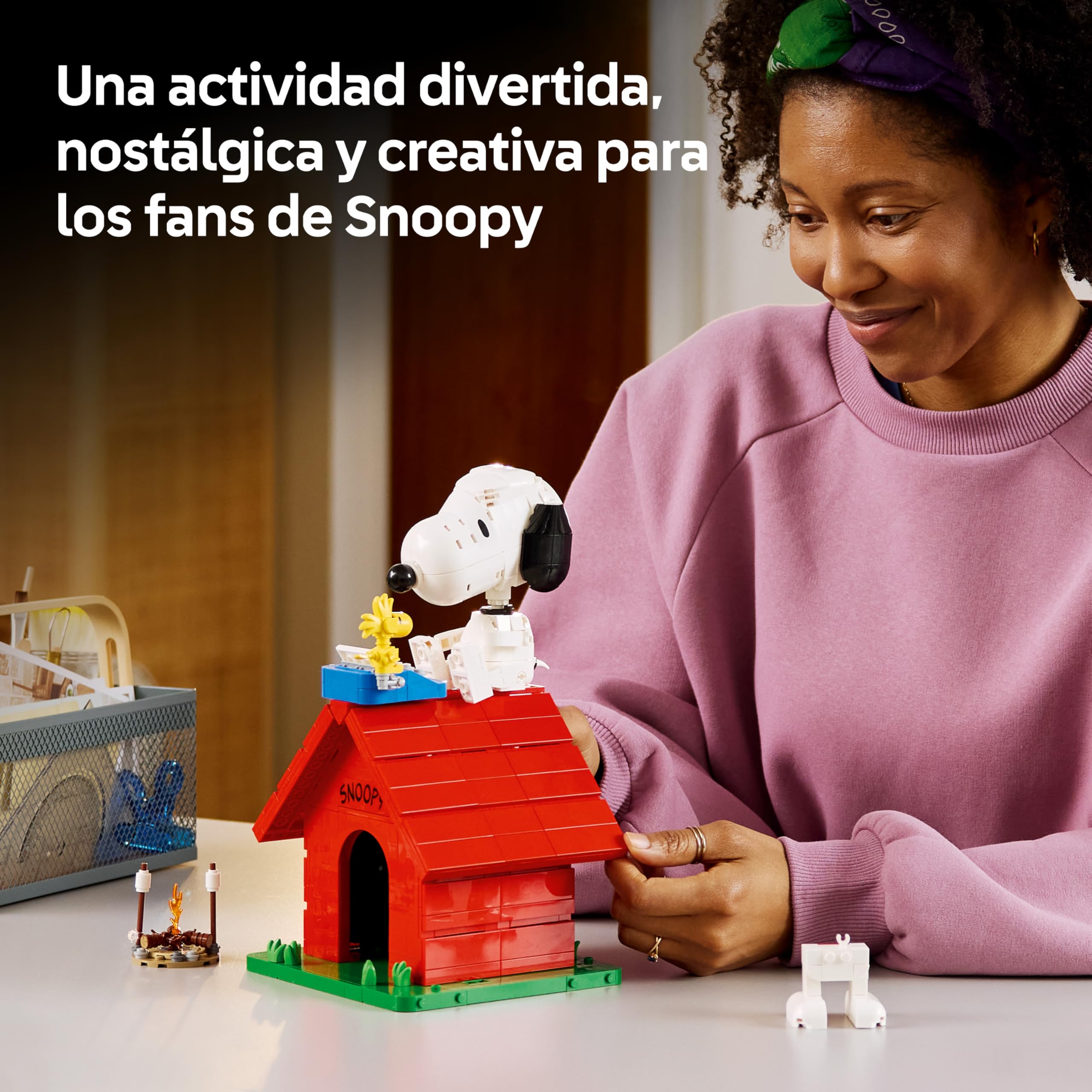 LEGO Ideas Peanuts: La Caseta de Snoopy - Maqueta para Adultos de Casa - Figura de Perro Snoopy y Pájaro Woodstock - Decoración de Estantería - Regalo para Mujeres y Hombres Fans del Cómic - 21368