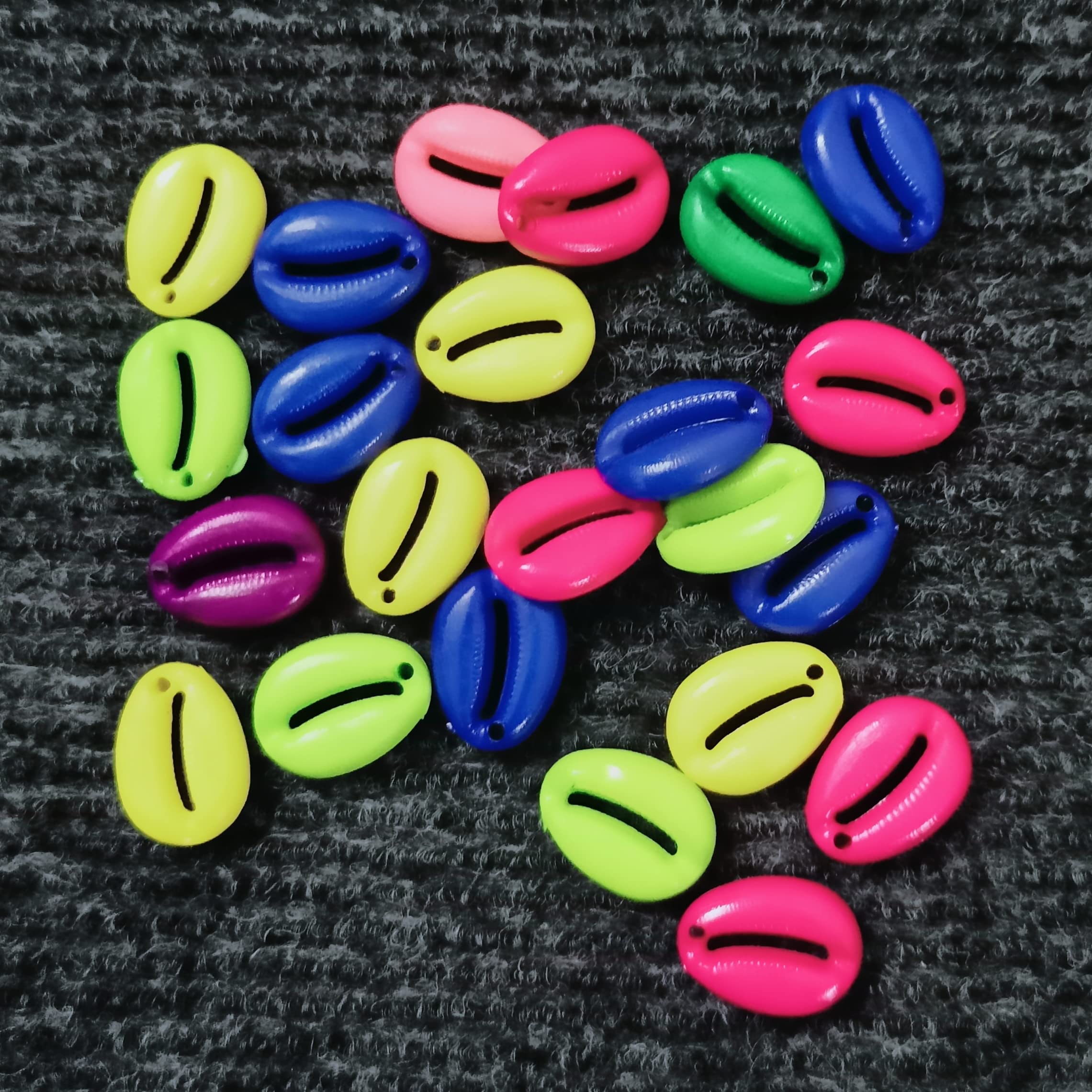 Plastic Kawdi/Kaudi/Kowdi/Cowrie/Koudi Shells for Craft and Art Work - Set of 101 (MULICOLOR)