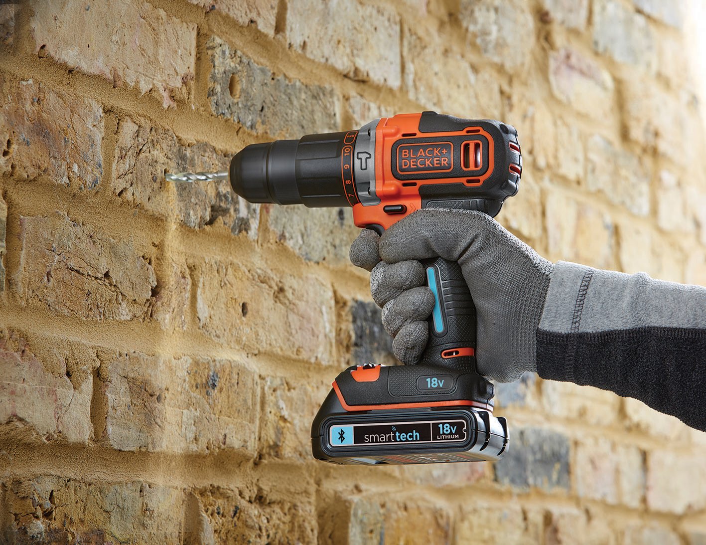 Black + Decker, 18 V 1.5 Ah – Trapano avvitatore a percussione a batteria a 2 velocità, 2 Smart Tech con ricarica USB caricatore veloce, doppio bit, e valigetta, 1 pezzo, bdchd 18kbst