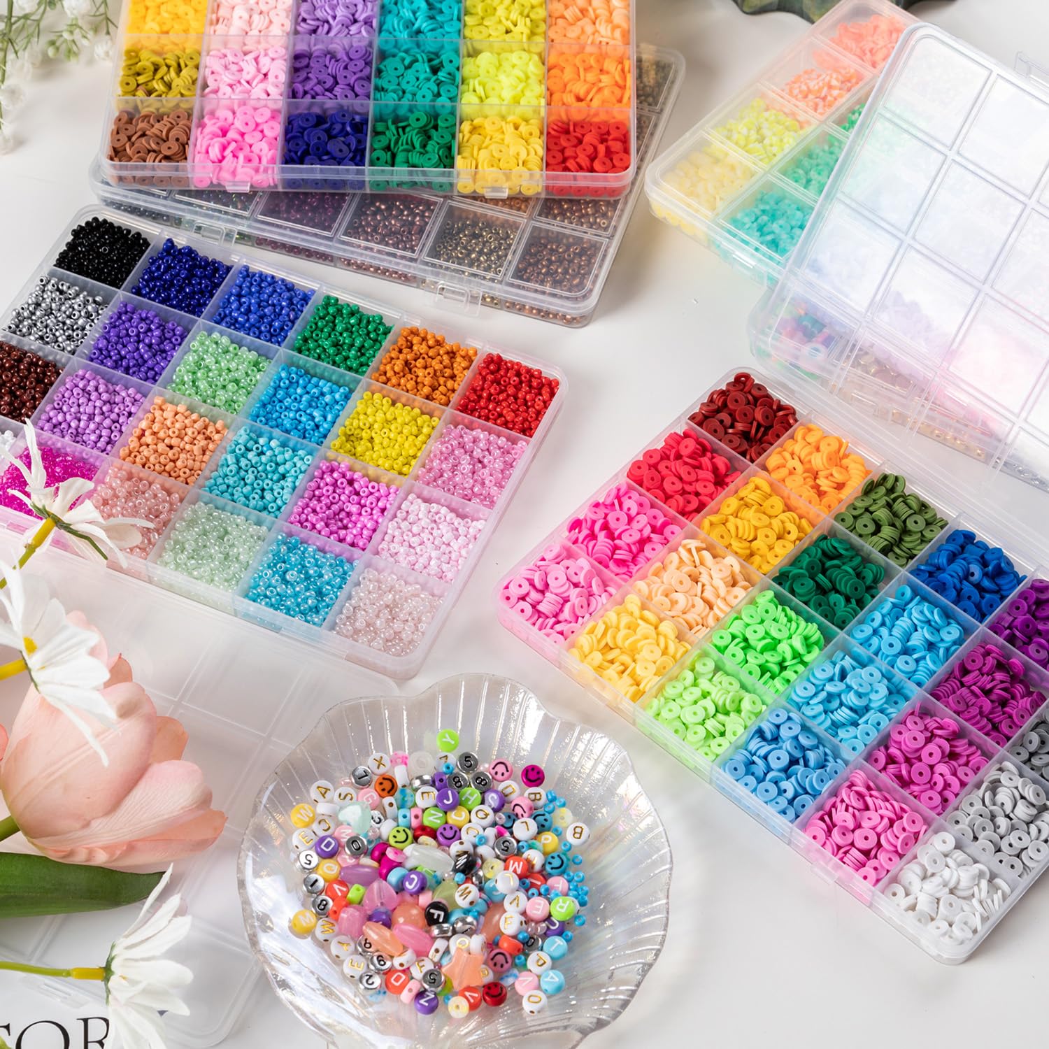 TINY FUN Kit di 6 scatole da 16800 pezzi di argilla in 72 colori e perline in vetro in 48 colori, per braccialetti dell'amicizia, Heishi e lettere