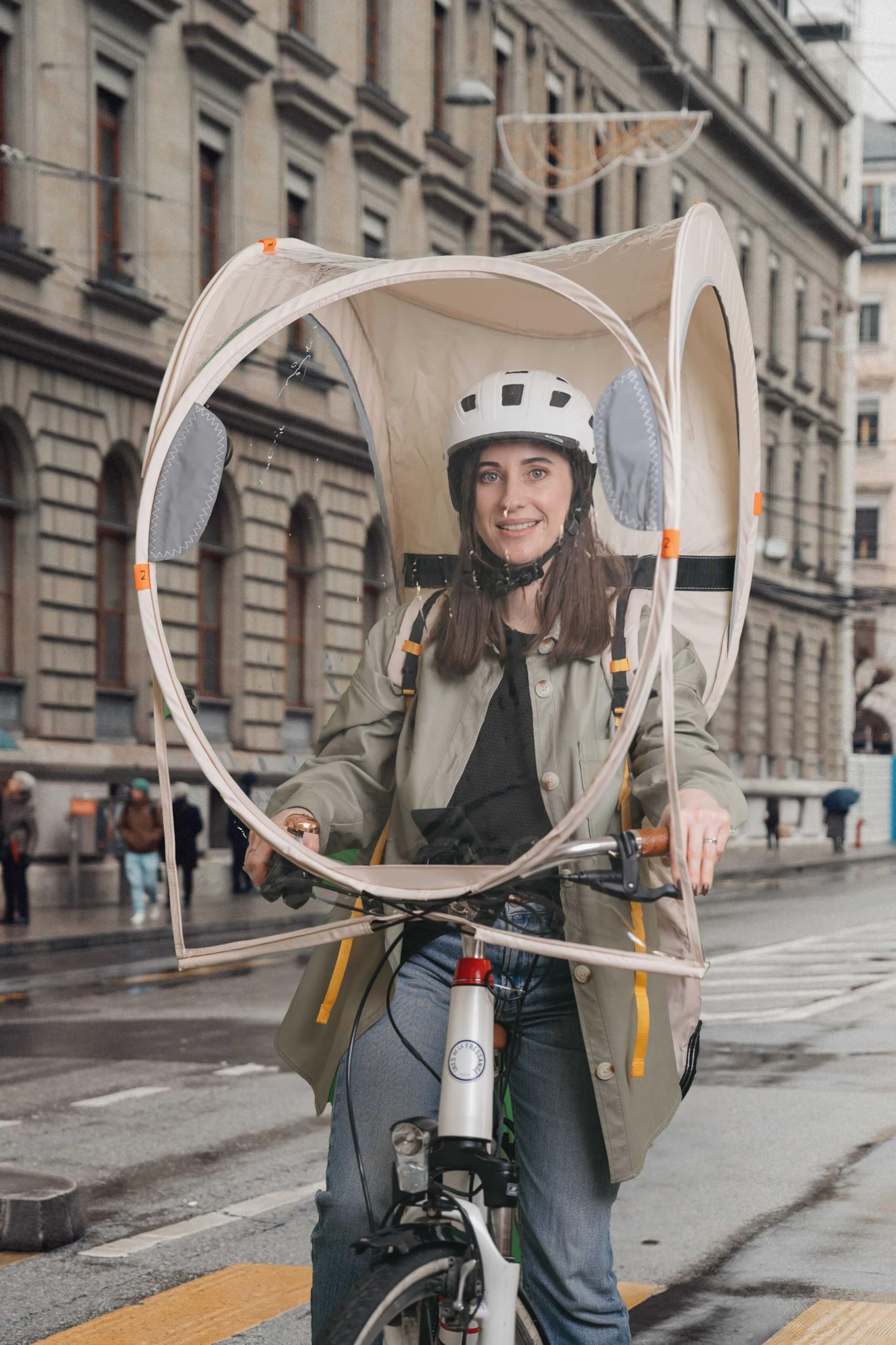 Bub-up Plus La Protection Pluie vélo en Version Plus Qui remplace Le vêtement de Pluie (imperméable, Veste, Cape, Parka, Poncho…). Options complémentaires par Rapport à la Version Classique.