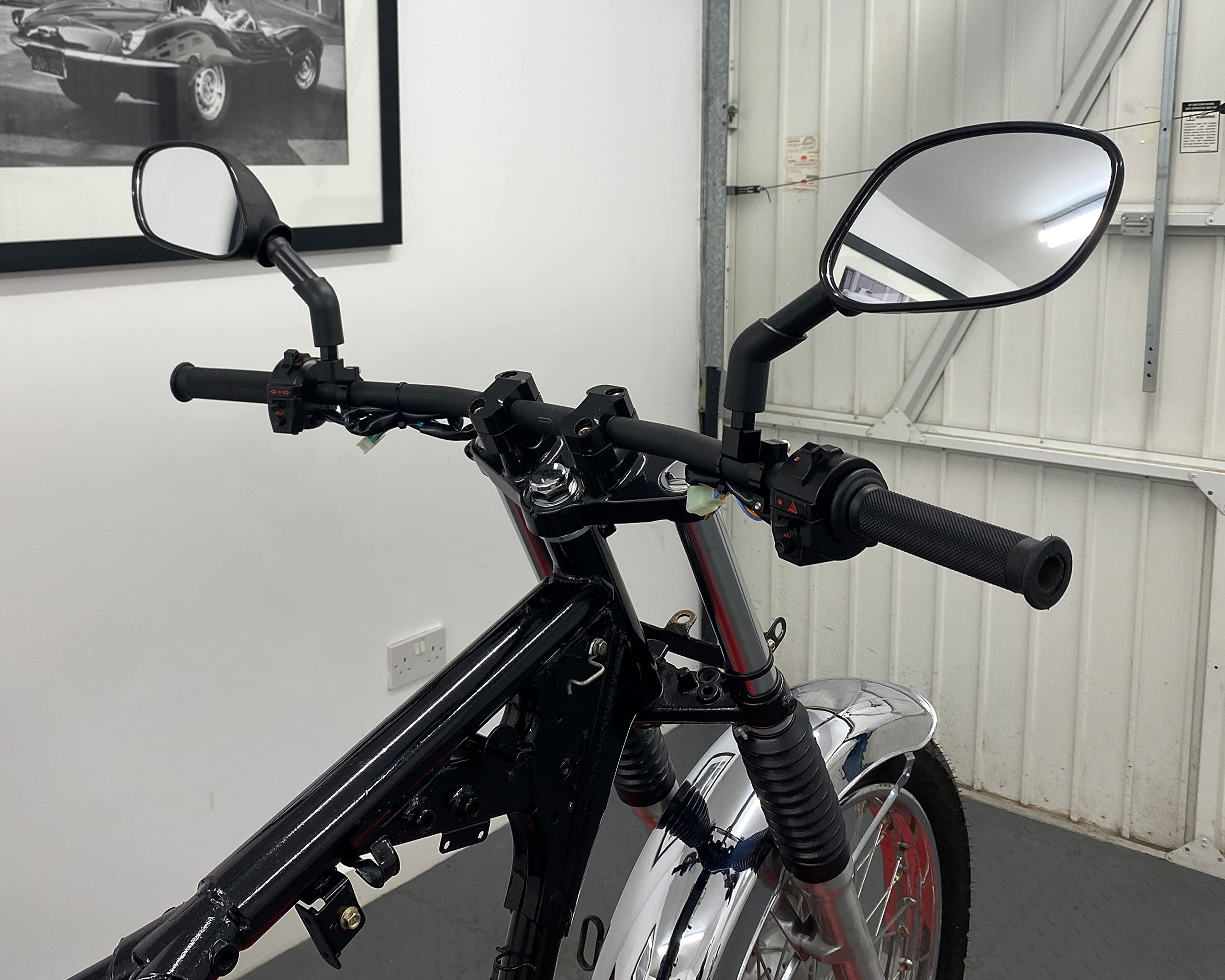 Rétroviseurs Moto en Noir 10mm Pas de Vis Normal pour Roadster | Paire