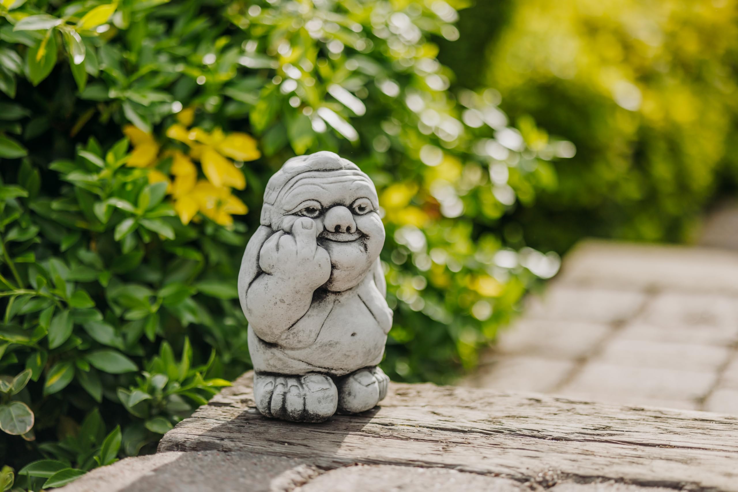 gartendekoparadies.de Troll-Oma Gartenfigur aus Steinguss, 19 cm, Grau, 3 kg, frostsicher
