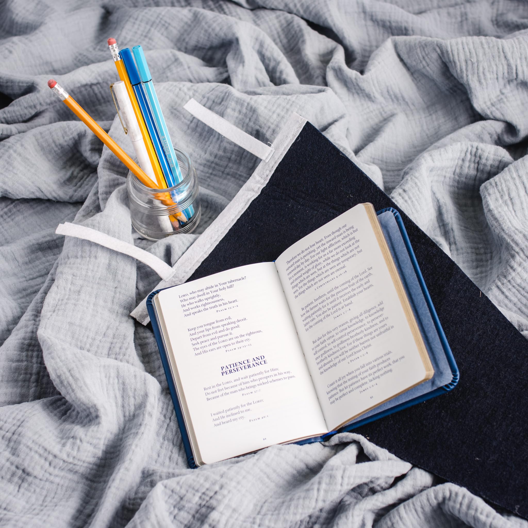 God's Promises for Graduates: Class of 2025 - Navy NKJV: New King James Version - The Perfect Christian Graduation Gifts to Celebrate Your Grad - Image 3