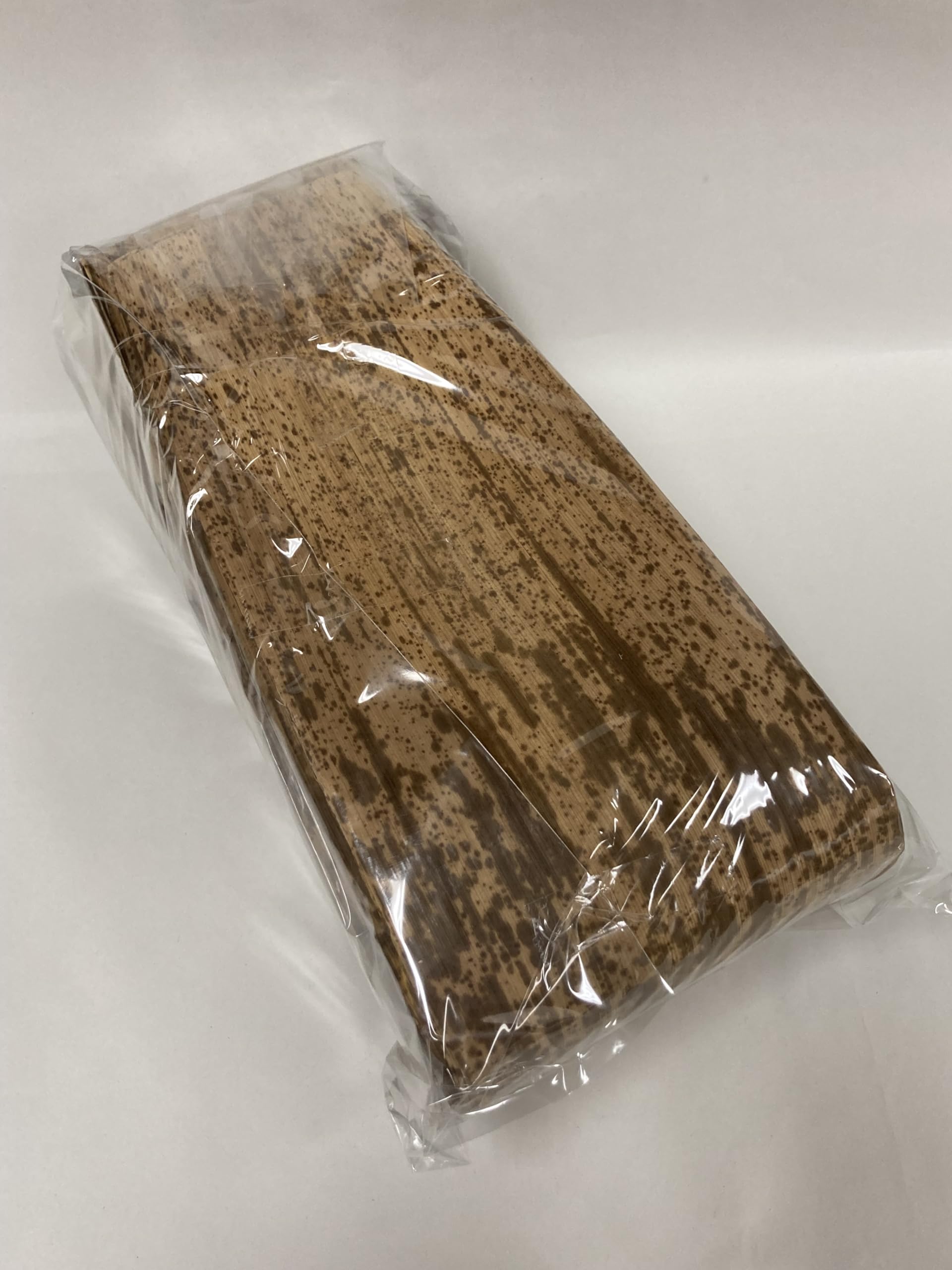 いいですねこの質感ぜひこの機会に触れてみて風格厳選天然竹長さ1m8本幅6〜7cm Amazon | 天然竹皮 100枚入り 約長さ50cm×巾13cm 中国製