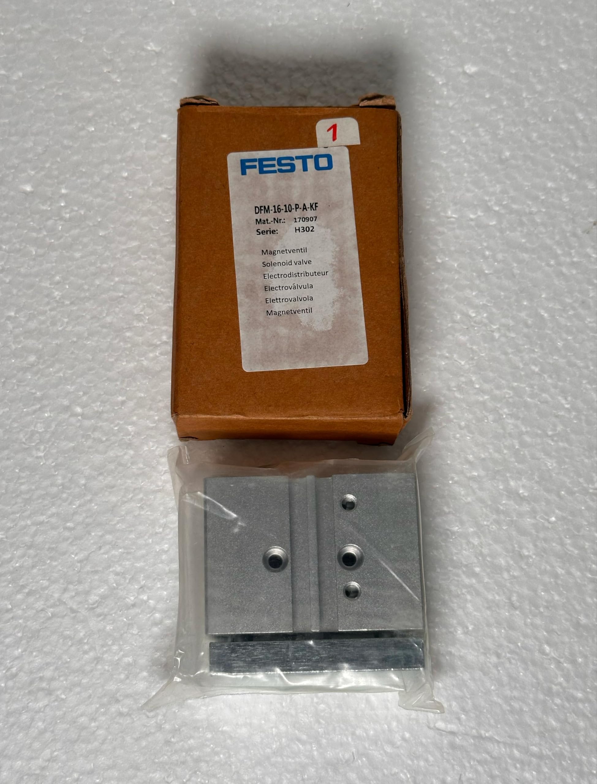 DFM-16-10 Compact Guided Cylinder, Double Acting, 16mm Piston, 10mm Stroke, 2-10 Bar 170907