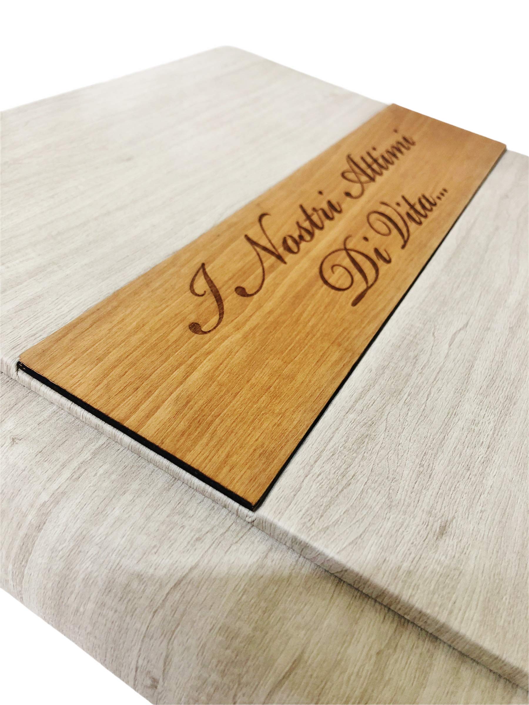 TriVin Art, Álbum de Fotos en Polipiel, con Aplicación de Madera Personalizable con Grabado. Ideal para Bautismo, Boda, Comunión y foto recuerdo.