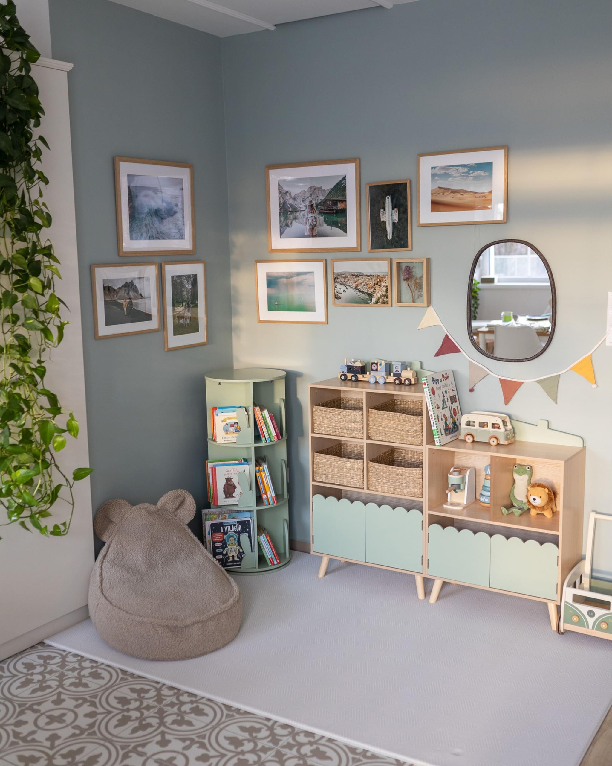 Beliani Bibliothèque Rotative à 3 Niveaux en MDF en Forme de Lapin Chambre Enfant Vert Clair Caney