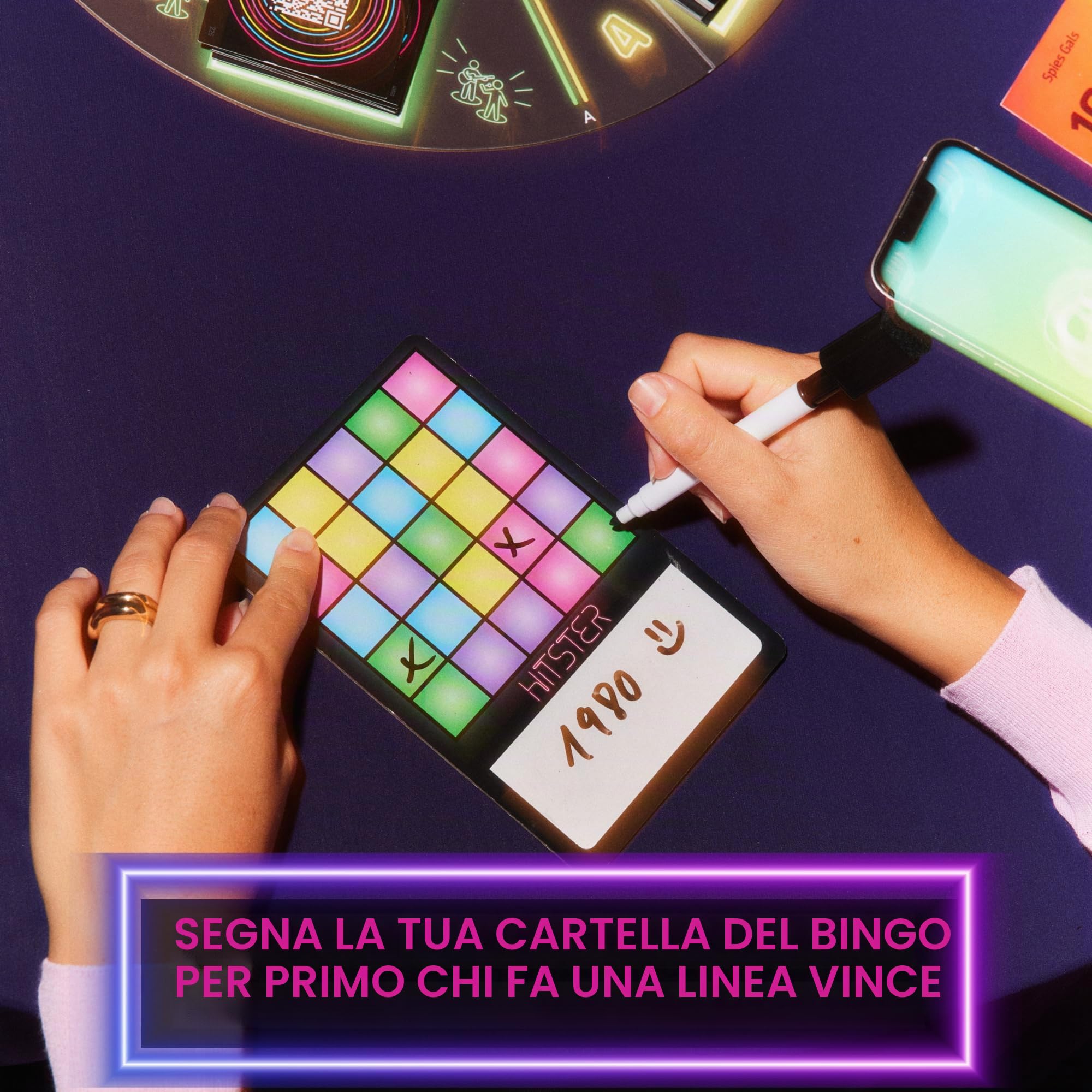 Hitster Bingo - Gioco a quiz musicale elettronica per adulti - Divertenti giochi per feste, giochi a quiz musicali e attività notturne per famiglie - Indovina quel gioco di bingo musicale con palla da