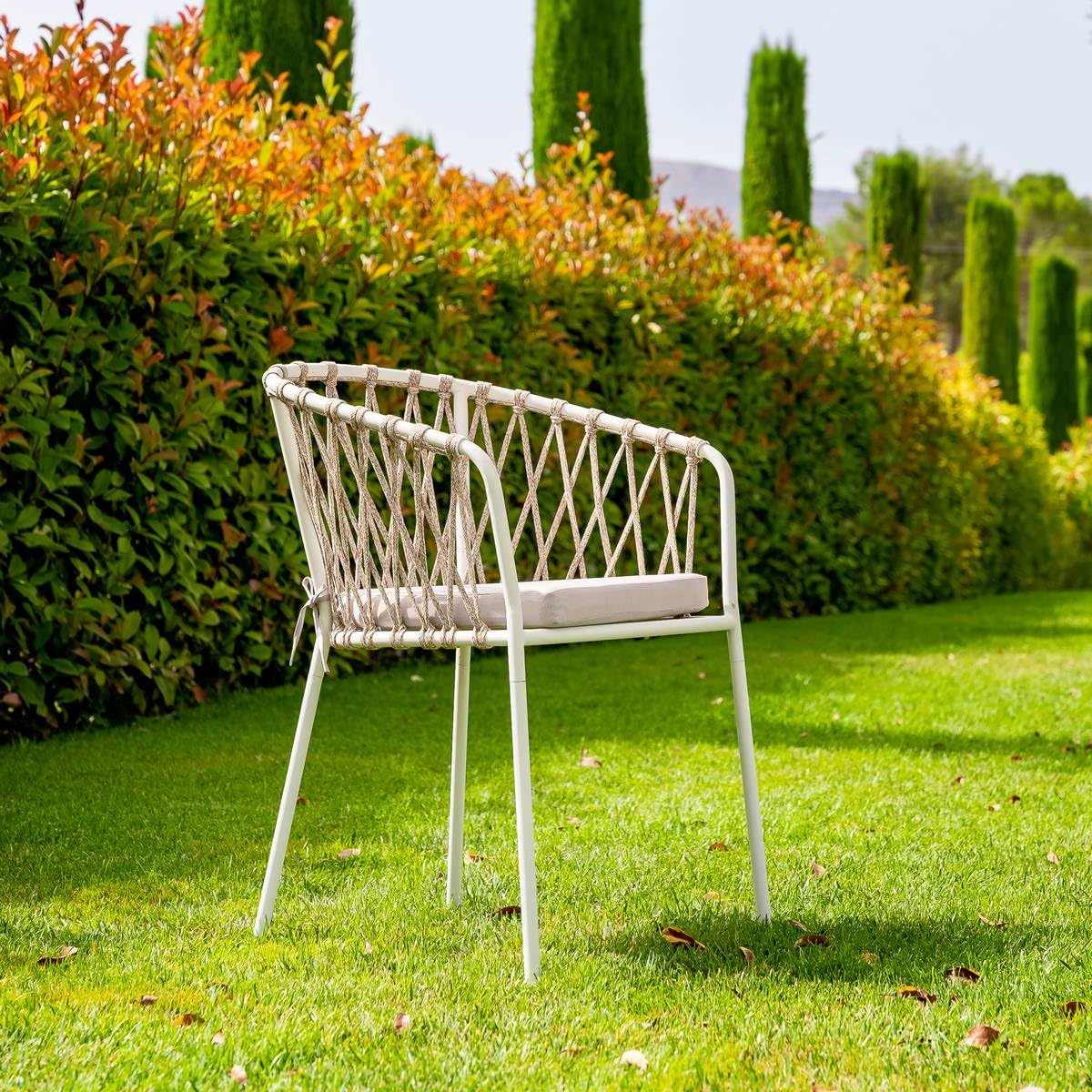 LOLAhome Set 2 Sillas de Jardín Myra de Acero y Cuerda Trenzada Color Blanco, 52x51x80 cm, Cojín Incluido, Ergonómica, Diseño Elegante y Resistentes, Patas Desmontables Uso Exterior