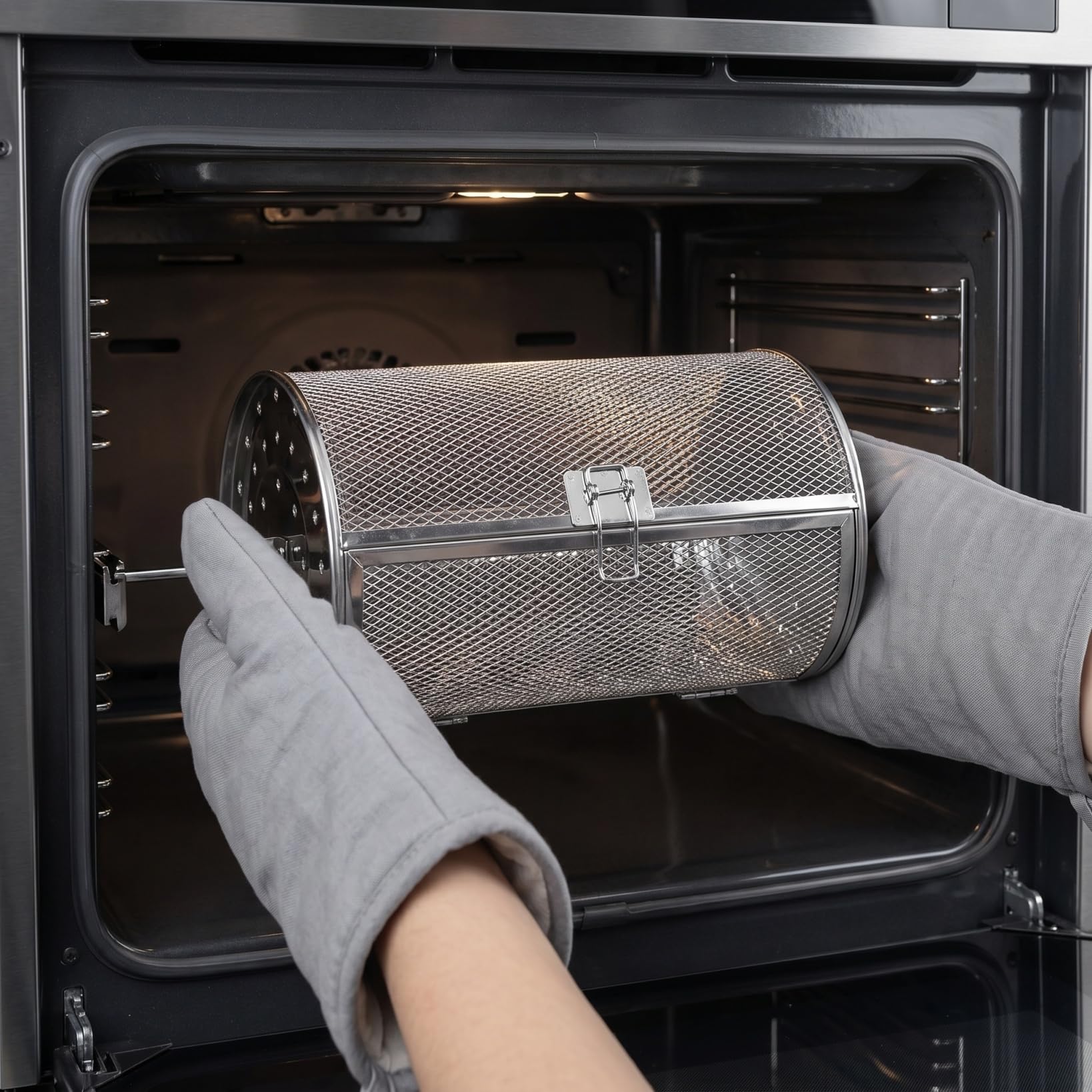 BESTOYARD Edelstahl Grillkorb Drehbar FüR Backofen Und HeißLuftfritteuse Ofenkorb Mit 360° Drehspieß FüR GemüSe NüSse Und Fleisch Robust Und Vielseitig FüR Grillgerichte Und Braten