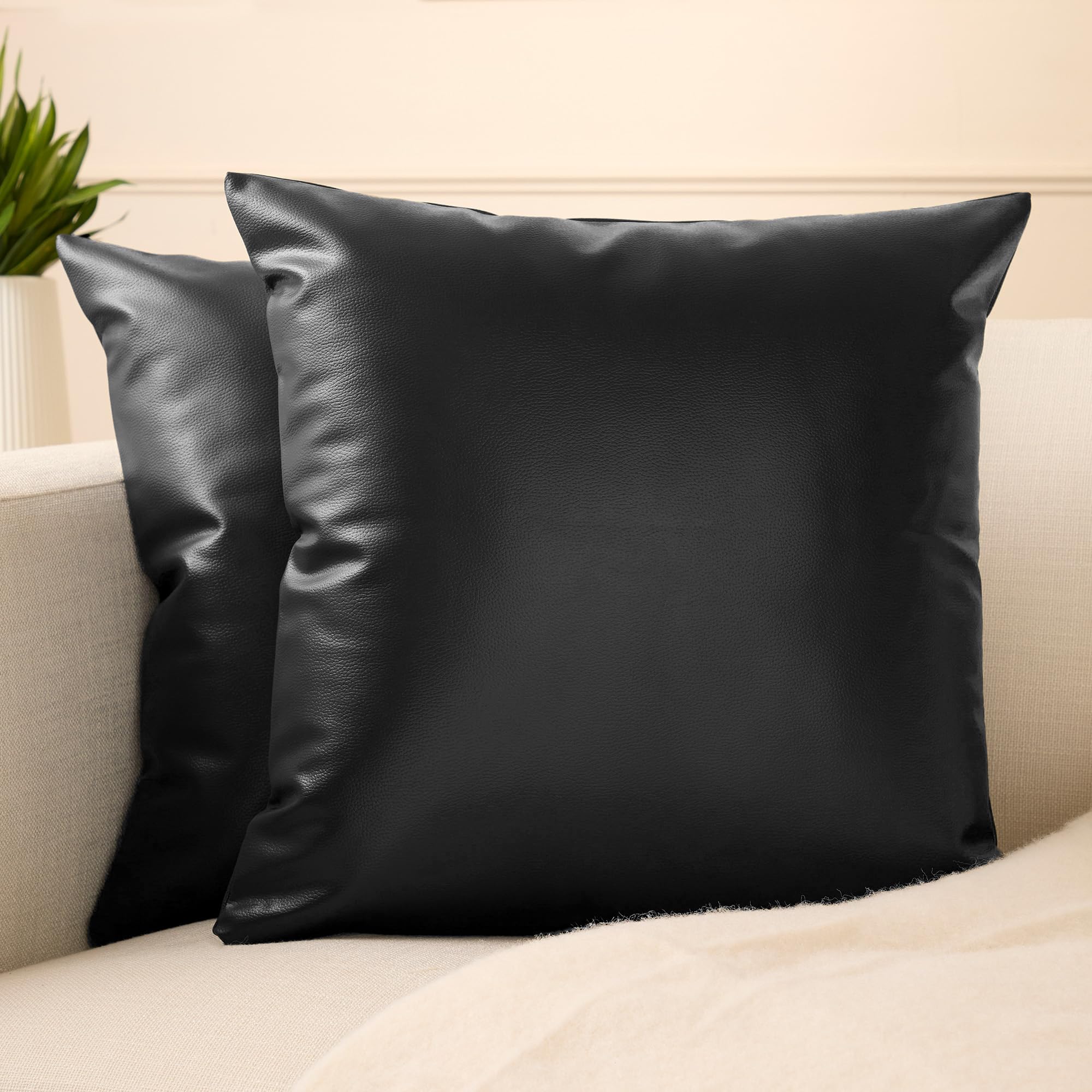 Encasa XO Housse de Coussin Similicuir, sans Insert 24"x24" Noir | Similicuir épais résistant à l'eau | Style ferme moderne, facile à nettoyer | Fermeture invisible | Lot de 2