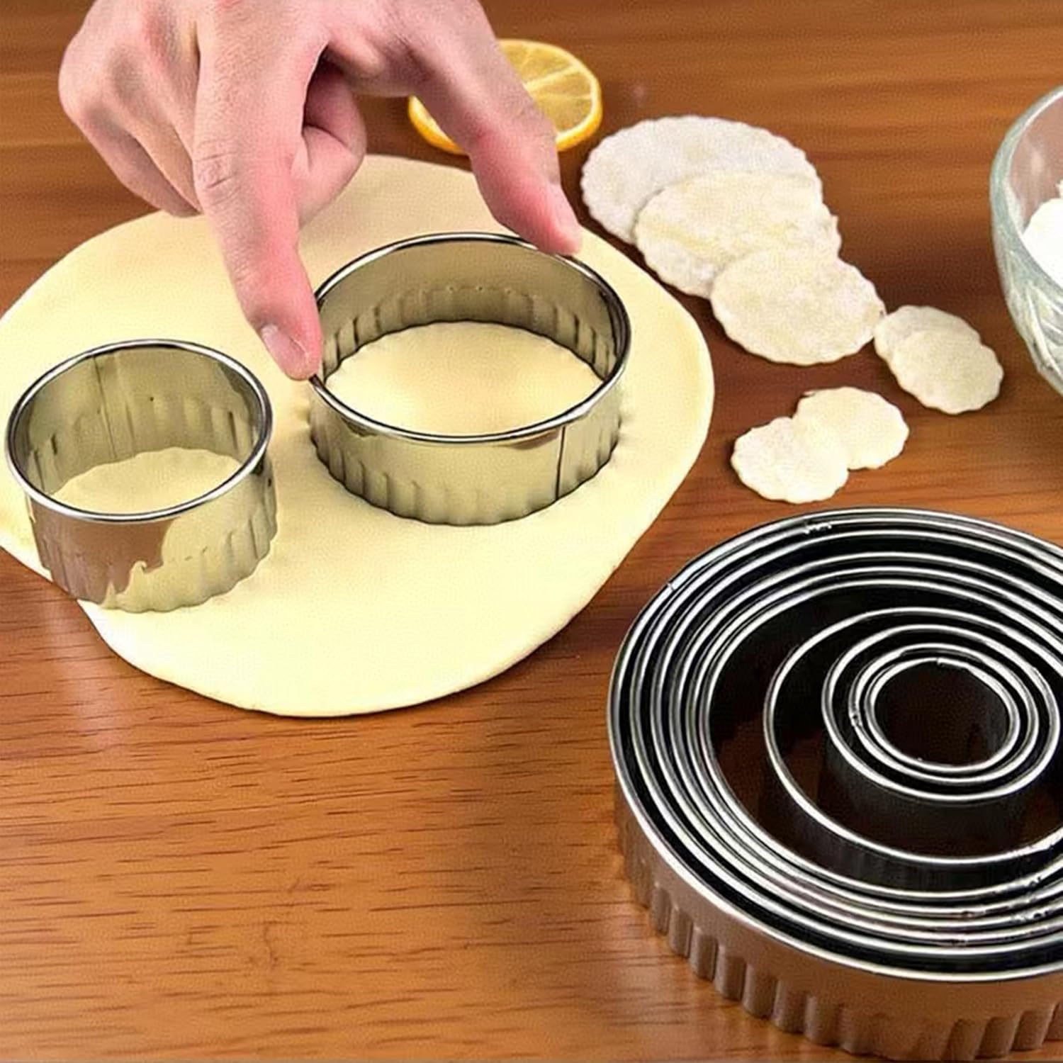 11Pcs Fluted Round Cookie Cutter Set, Stainless Steel Scalloped Cookie Cutter, Reusable with Jagged Edge Design for a Special Event,Baking,Pastries,Holiday Everyday Treat (11PCS)