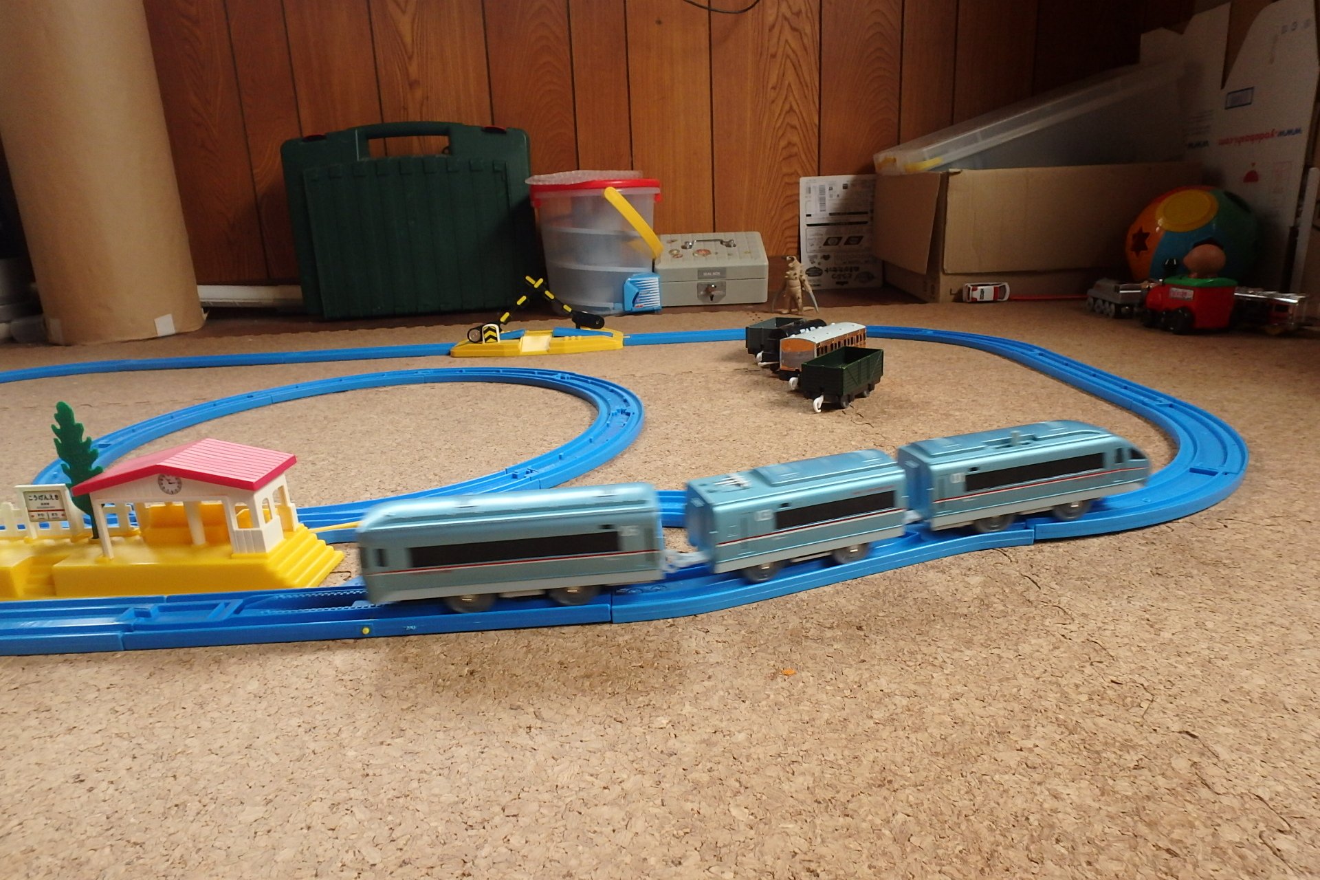 Amazon.com: Pla-rail Start building pla-rail! Basic rail set  display picture 1