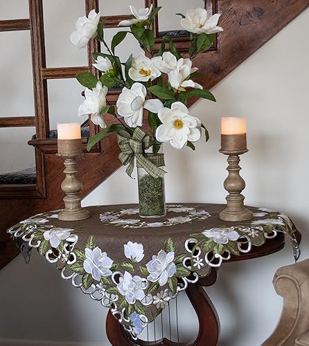 Miniatura 3 de Hermoso diseño floral de magnolia blanca y hojas verdes bordadas en lino de poliéster marrón redondo (cuadrado de 33 pulgadas)