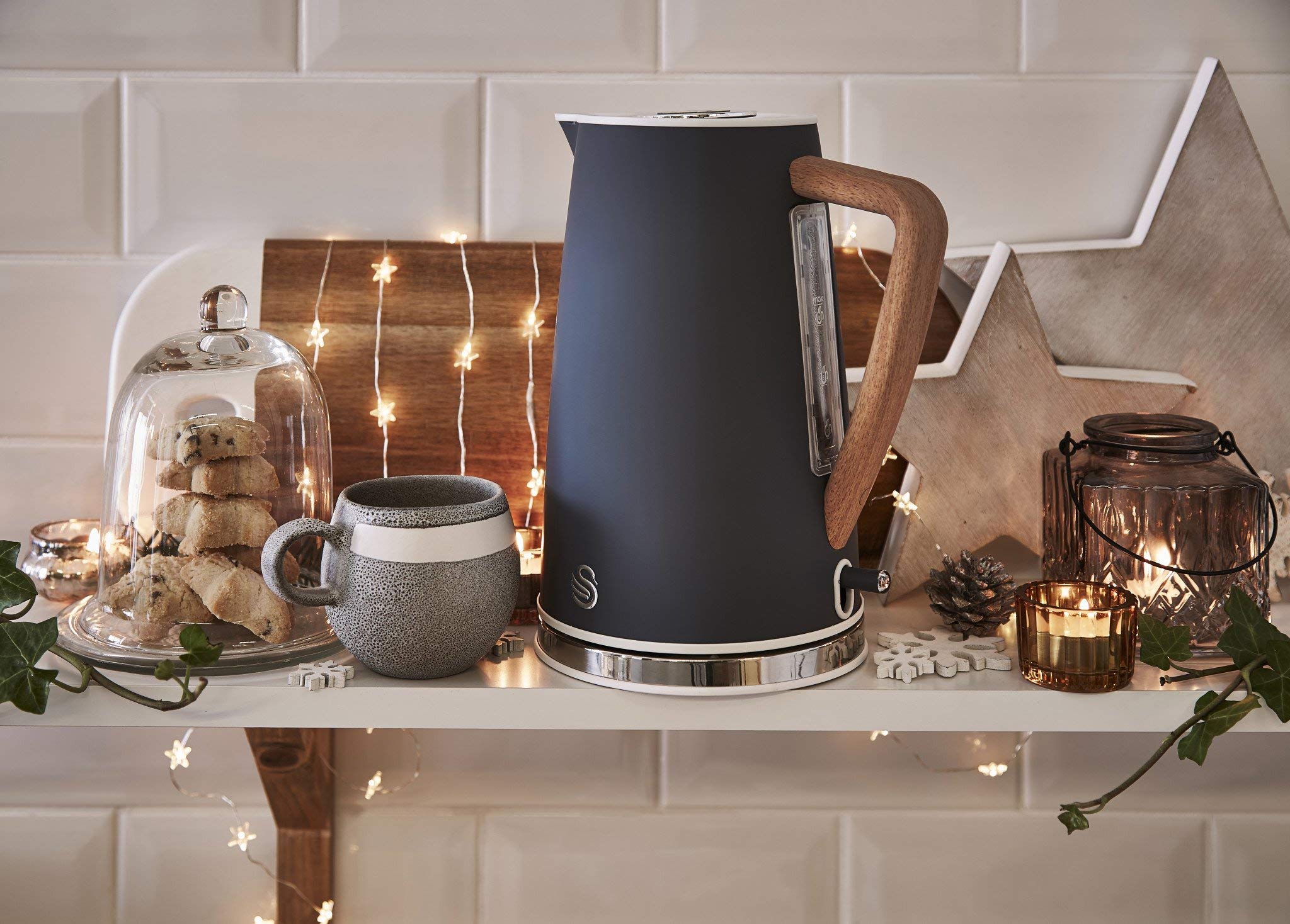 Swan Nordic Hervidor de agua eléctrico ultra rápido, inalámbrico sin cable, diseño moderno, 1,7 l, 2200 W, asa efecto madera, apagado automático, gris