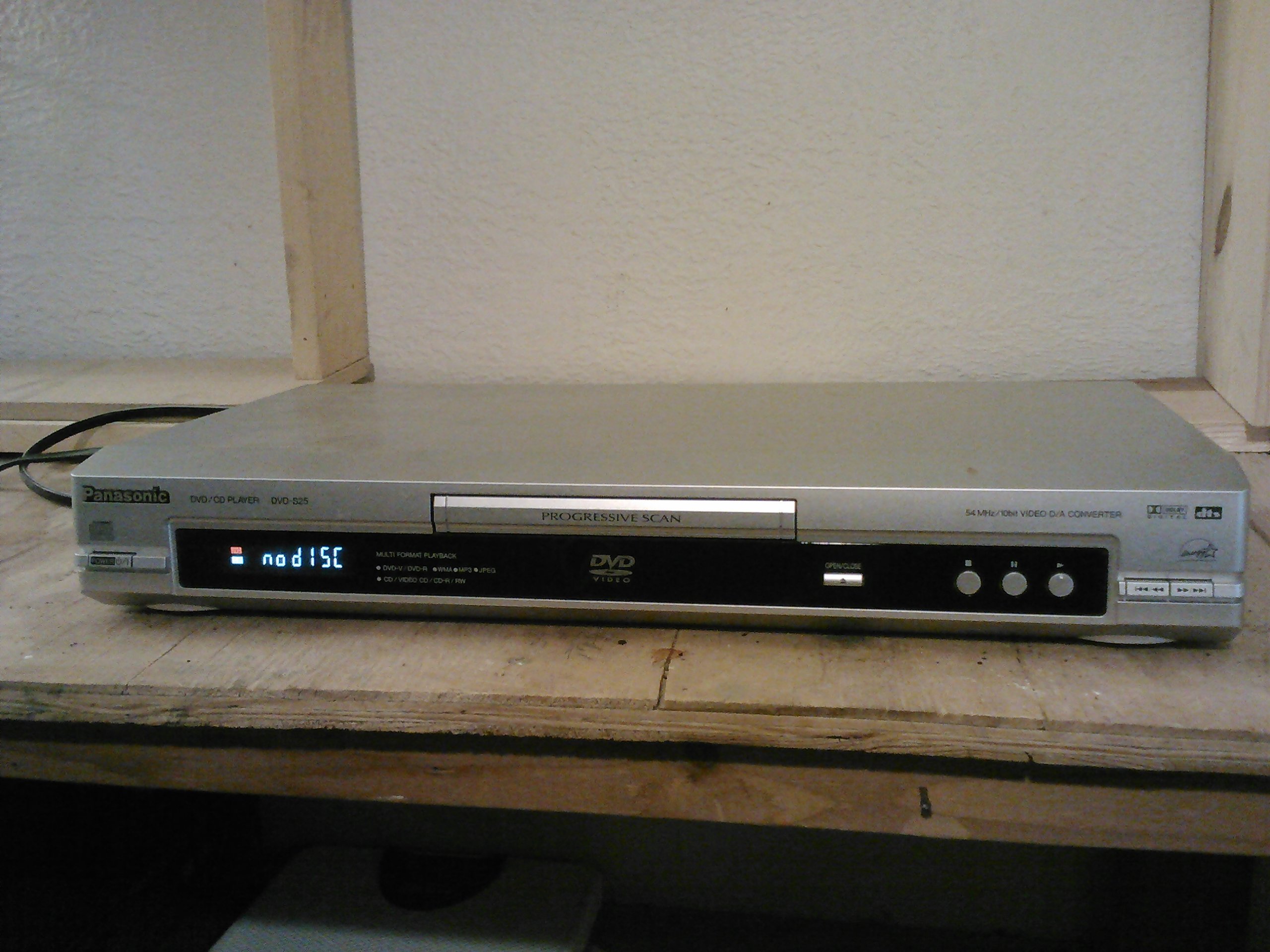 Panasonic DVDS25S Progressive-Scan DVD Player Silver