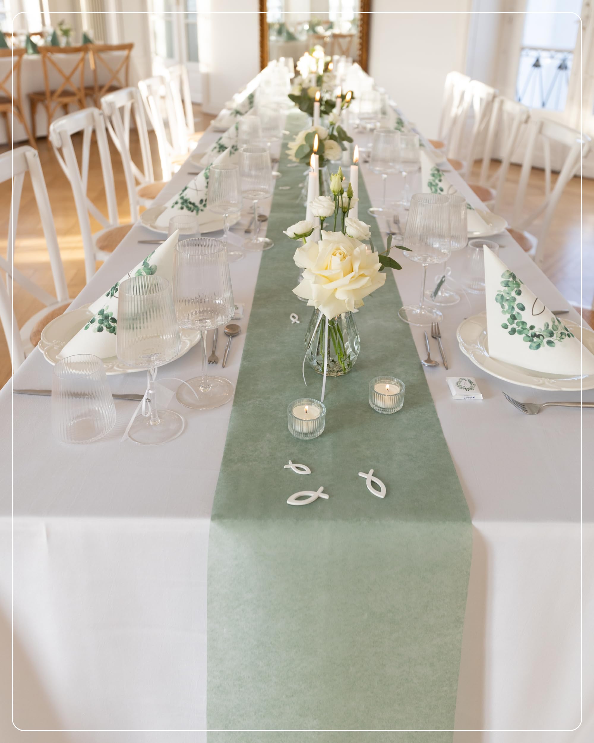 100% Mosel Tischdeko-Set – Eukalyptuskranz & Fisch (25–50 Gäste) – Komplettset für Kommunion & Konfirmation mit Vlies Tischläufer, Airlaid Servietten, Streudeko & Satinband