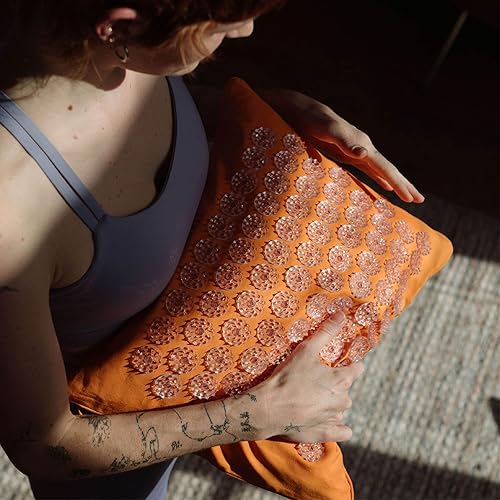 Vista 27 de ShaktiMat Almohada clásica de acupresión para relajación, nivel 1 negro, 2,370 picos característicos que masajean los músculos, ayudan a dormir