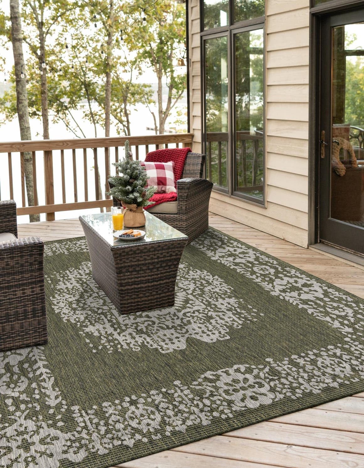 Unique Loom Outdoor Traditional Collection Area Rug – Timeworn (10' Square Green/Ivory)