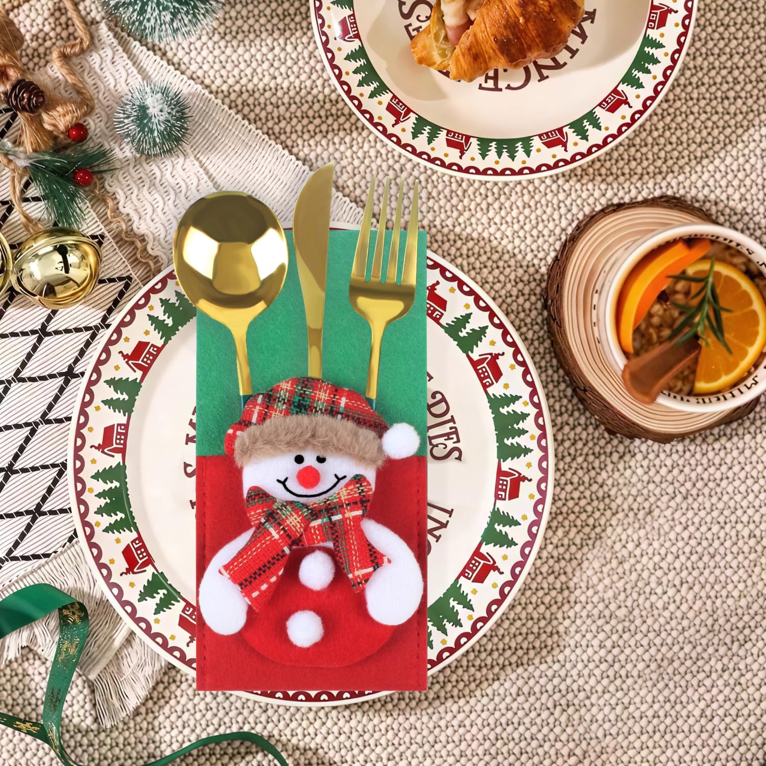 4pcs/set Christmas Silverware Holder Pockets, Santa Snowman Reindeer Design, Red and Green Felt Christmas Utensil Holders Party Dinner Table Supplies (Excluding Silverware） image 3