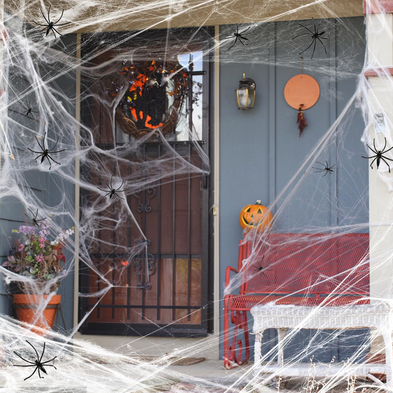 JAADU Halloweenowa pajęczyna 200g rozciągliwe pajęczyny i 50 sztucznych pająków, dekoracja na Halloween, dekoracja do nawiedzonego domu, straszna scena, upiorna atmosfera na Twoją imprezę