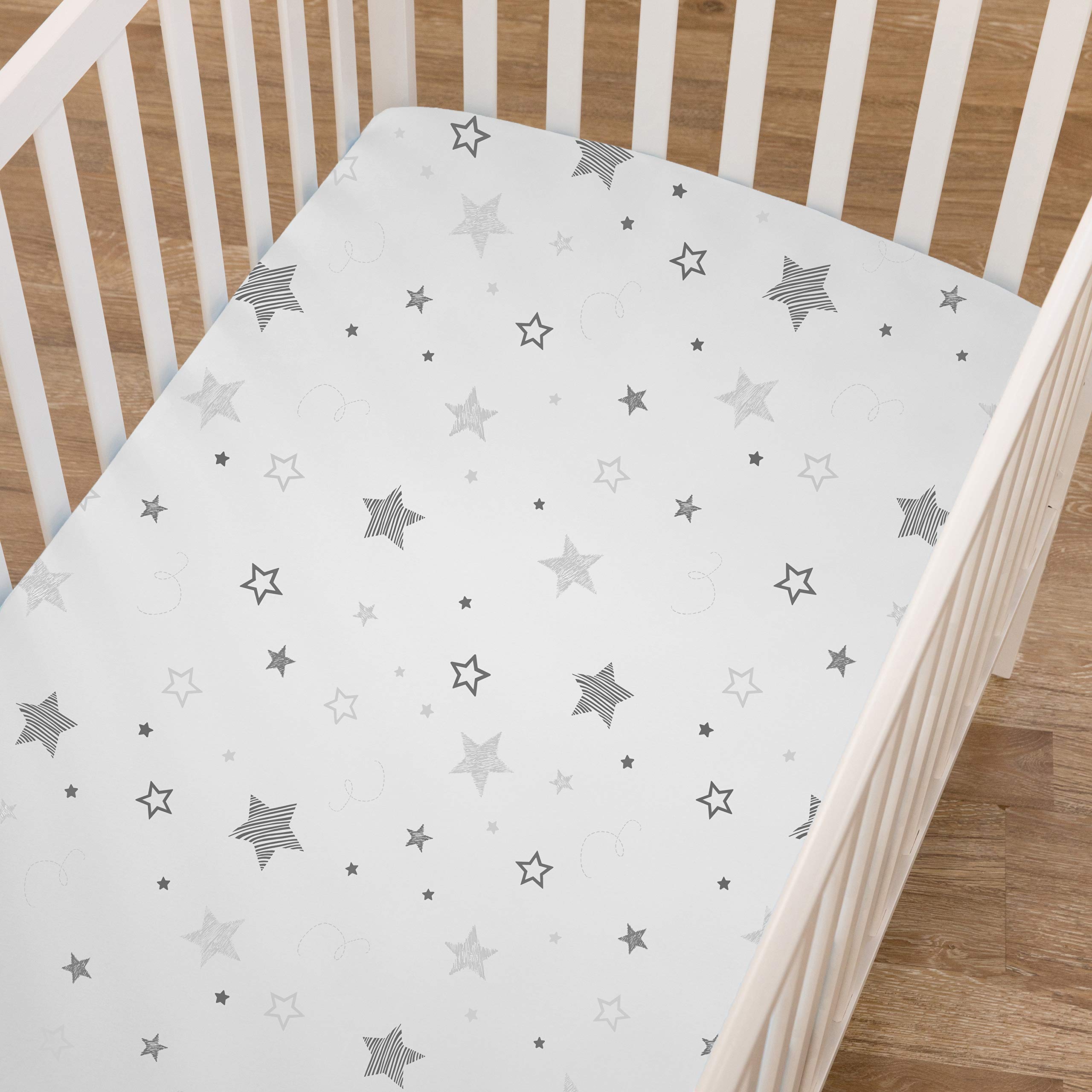 American Baby Company Spannbettlaken für Kinderbett, 61 x 96,5 cm, weich, atmungsaktiv, neutral, 100% Baumwoll-Jersey, tragbar, super Sterne, für Jungen und Mädchen, passend für die meisten Pack N