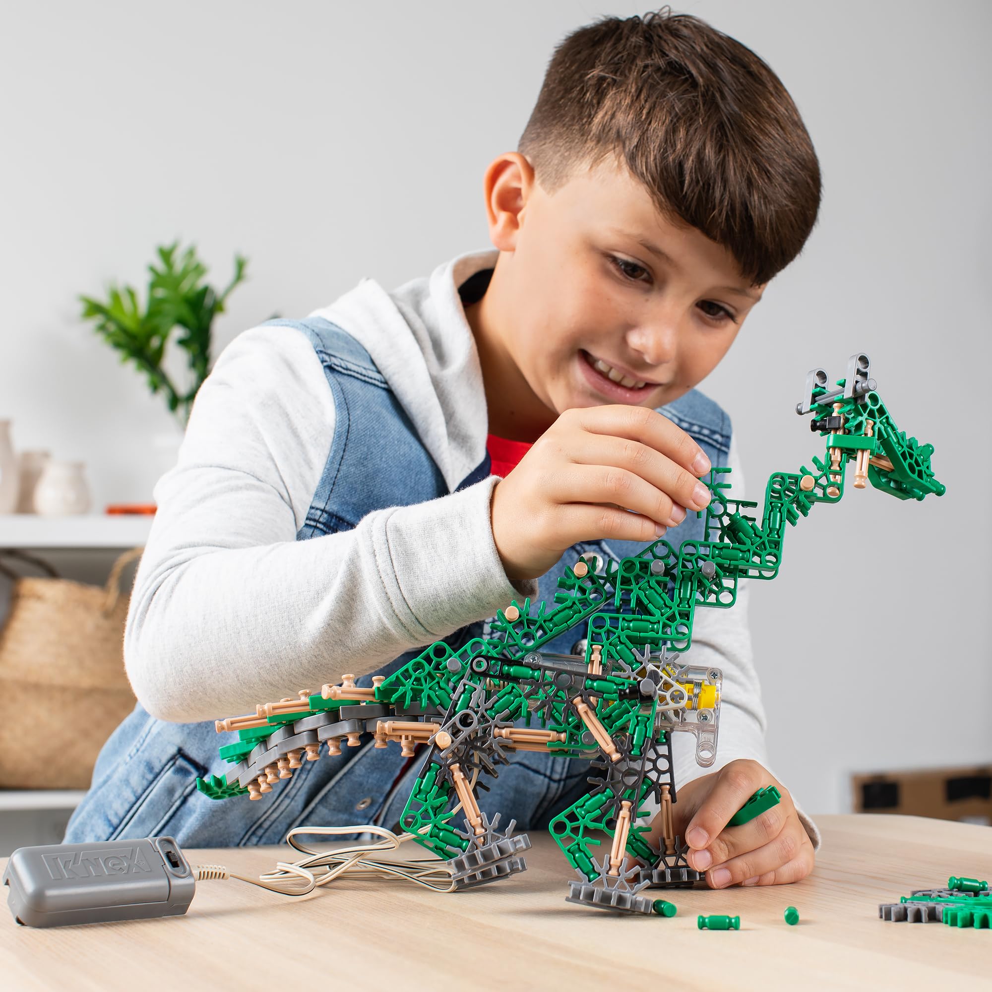 K'NEX Basic Fun Classics 255/2 Model - Kit K'Nexosaurus Rex Motorizzato